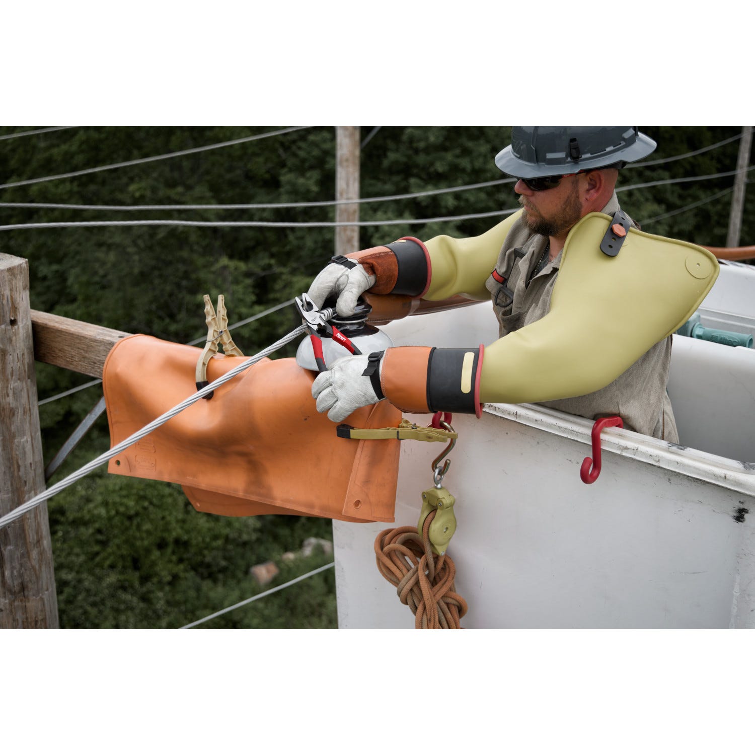 Milwaukee MT550 9" Lineman's Comfort Grip Pliers (Made in the USA)