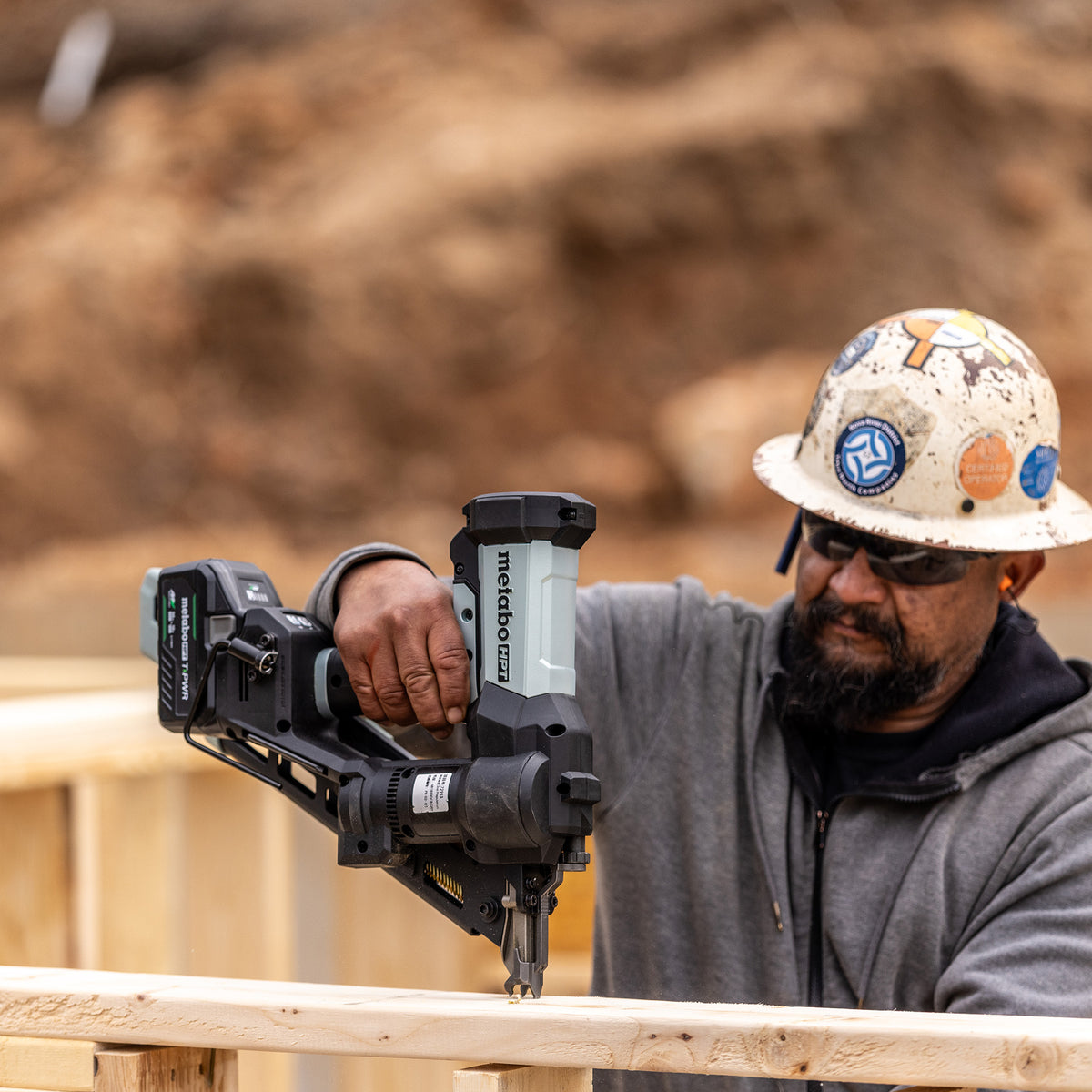 Metabo HPT 18V Cordless Pneumatic 30-Degree 3-1/2-in. Framing Nailer, 10.0Ah Kit (NR1890DCBQRY)