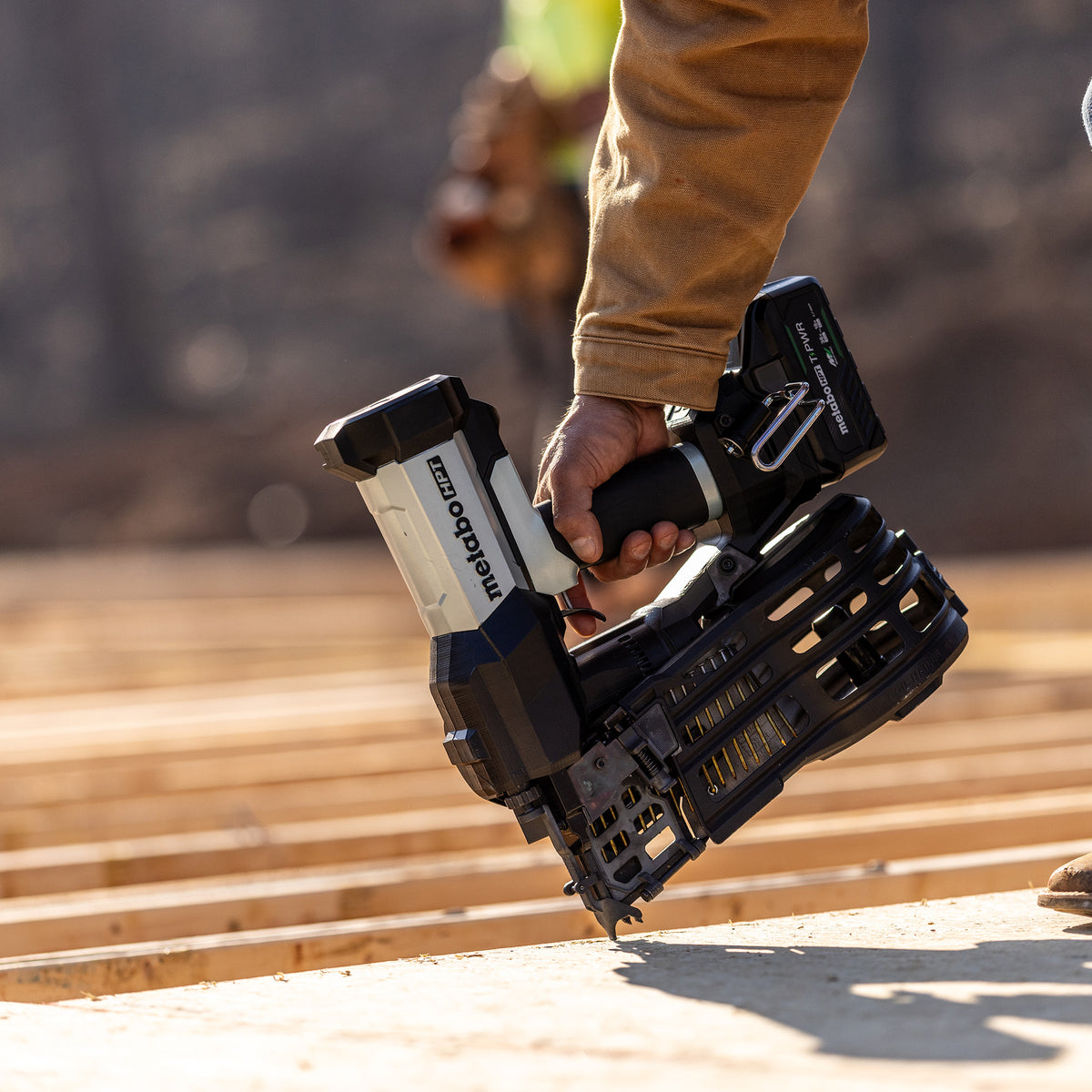 Metabo HPT 18V Cordless Pneumatic 15-Degree 3-1/2-in. Coil Framing Nailer, 10.0Ah Kit (NV1890DAQRY)