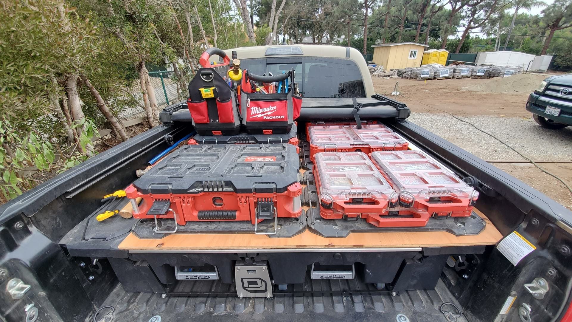 Milwaukee 48-22-8480 PACKOUT Racking Kit w/ 3 Shelves, E-Tracks and PACKOUT Mounting Plate