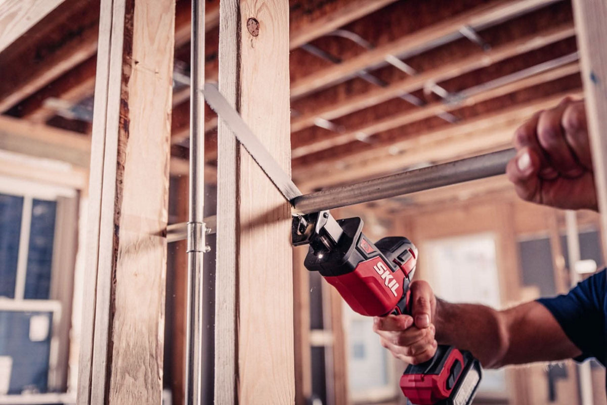 SKIL RS5825B-10 PWR CORE 20 Brushless 20V Compact Reciprocating Saw with Battery and Auto PWR JUMP Charger