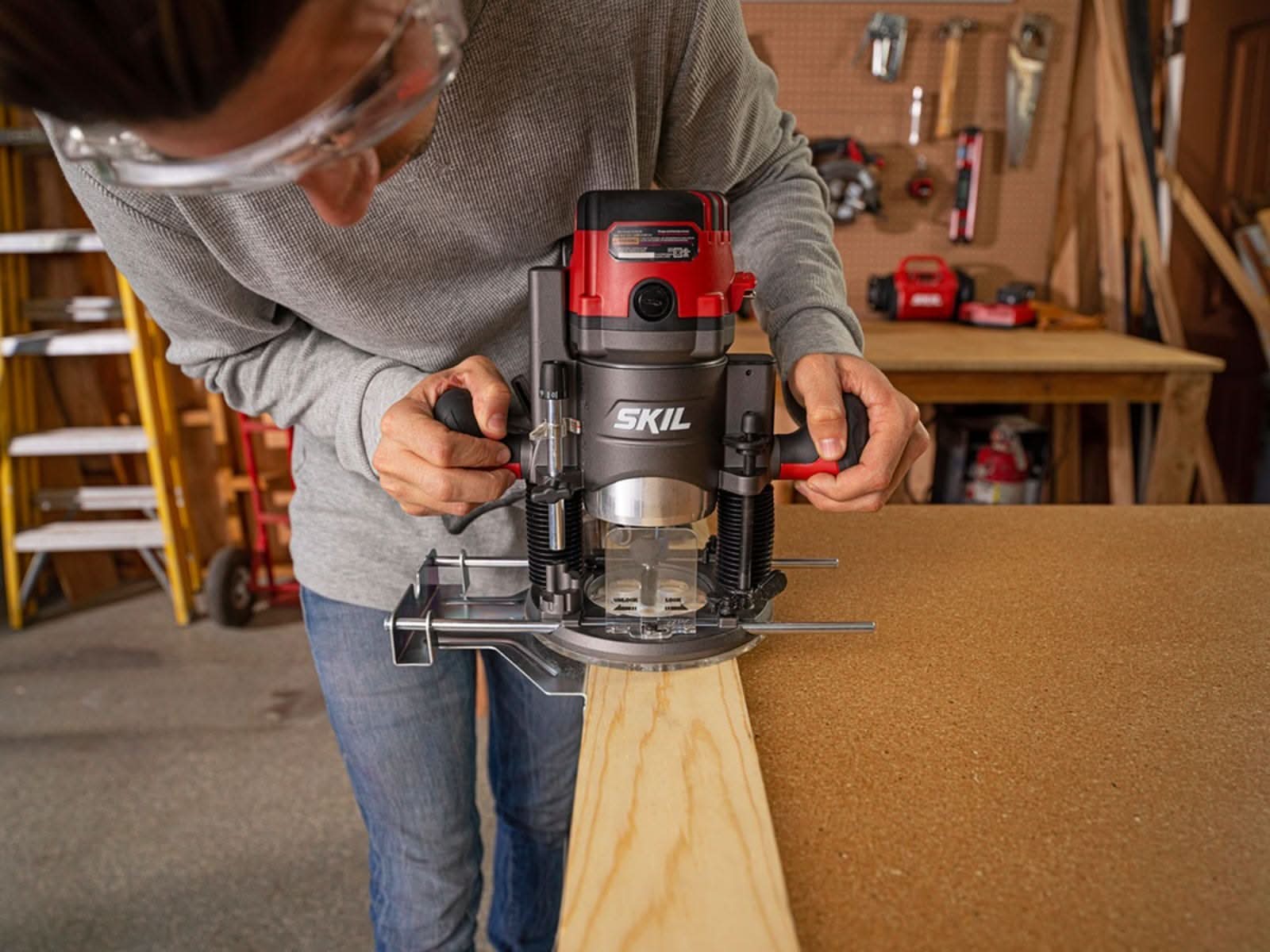 SKIL RT1322-00 Corded 14 Amp Plunge and Fixed Base Digital Router