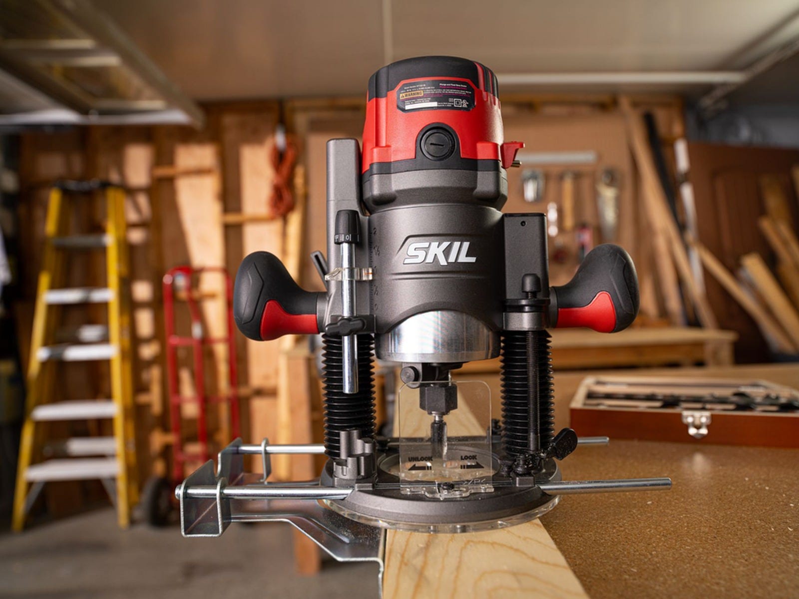 SKIL RT1322-00 14 Amp Plunge and Fixed Base Digital Router