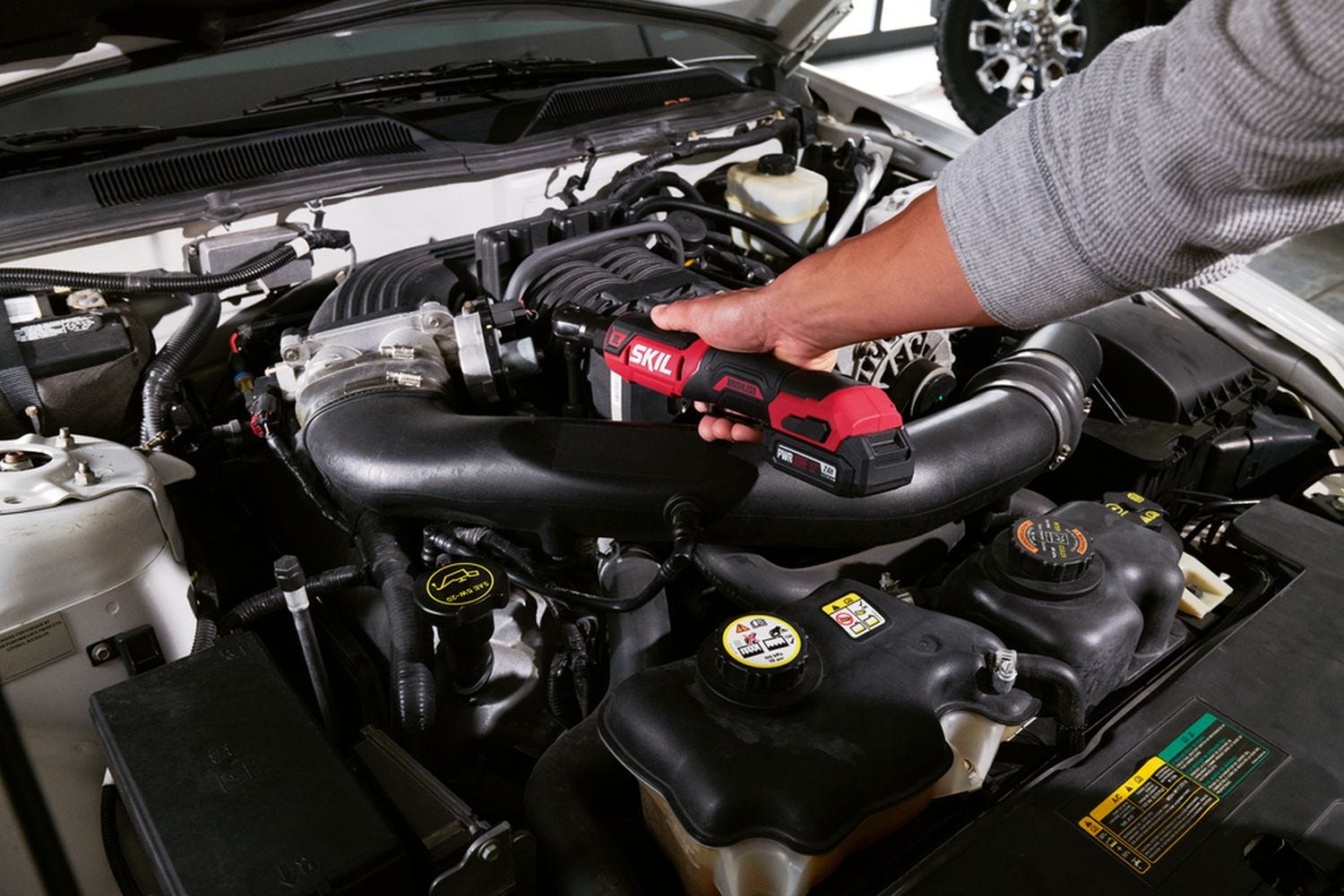 SKIL RW5763A-10 PWR CORE 12 Brushless 12V 3/8" Ratchet Wrench with Battery and PWR JUMP Charger