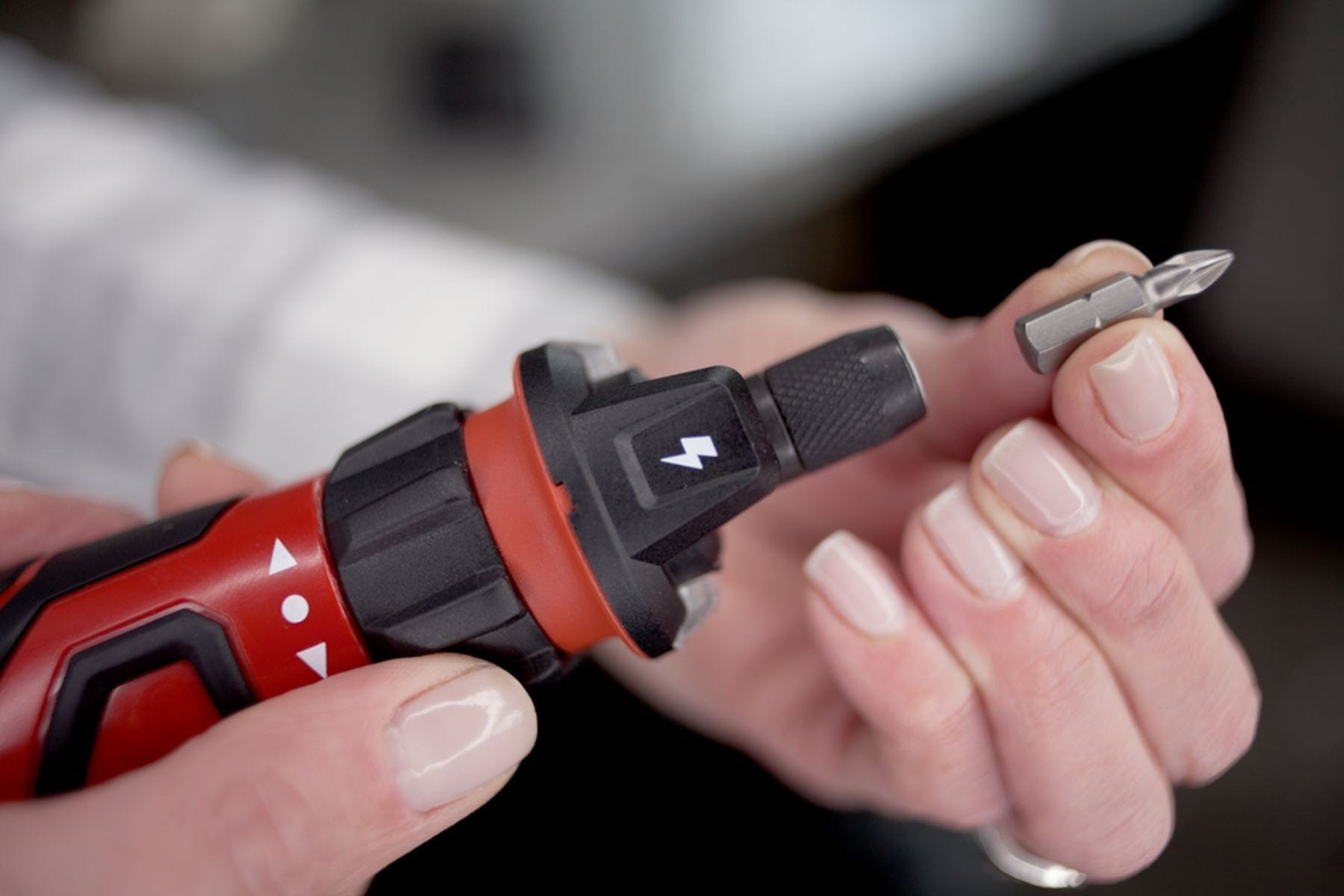 SKIL SD561201 Rechargeable 4V Screwdriver with Circuit Sensor Technology