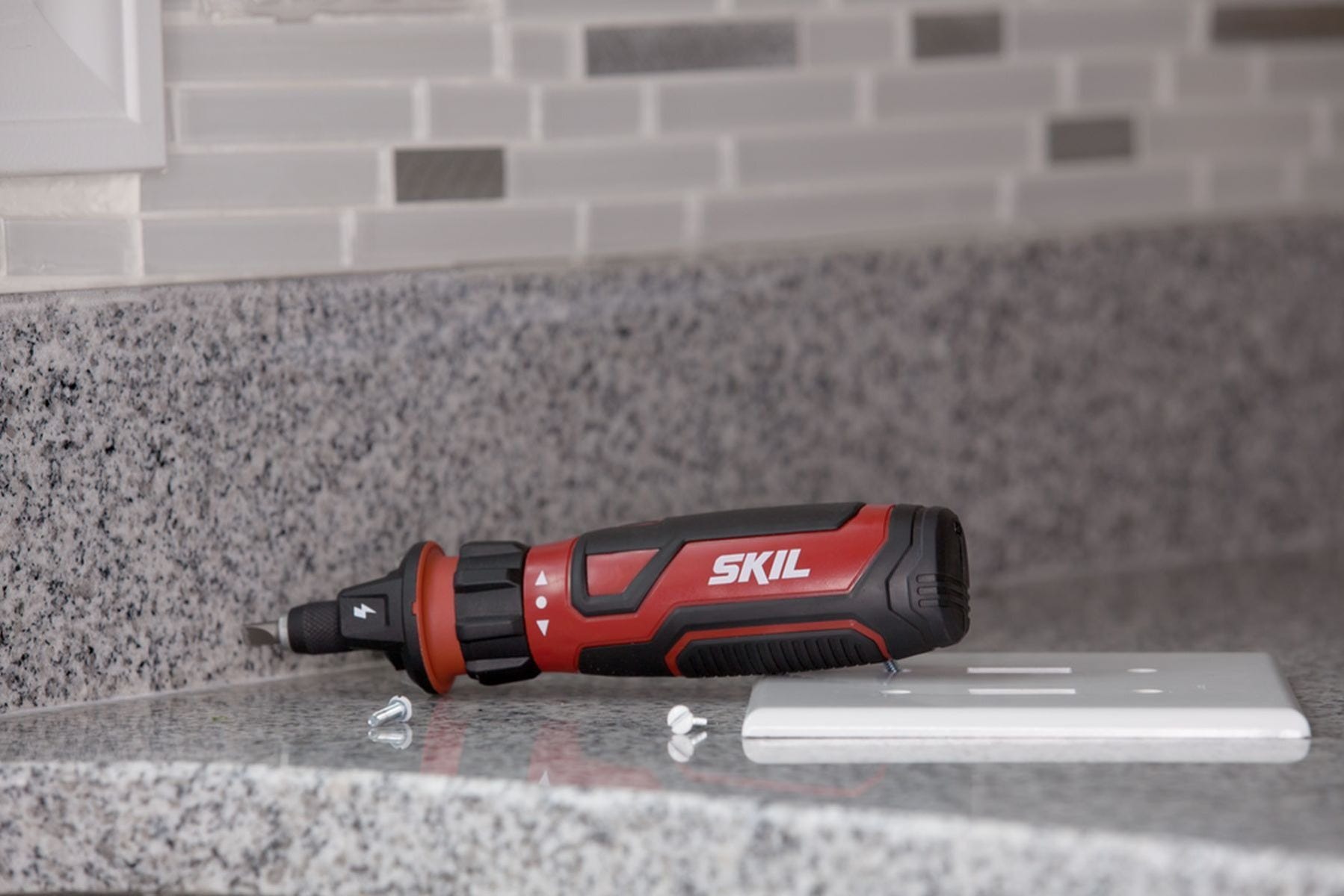 SKIL SD561201 Rechargeable 4V Screwdriver with Circuit Sensor Technology