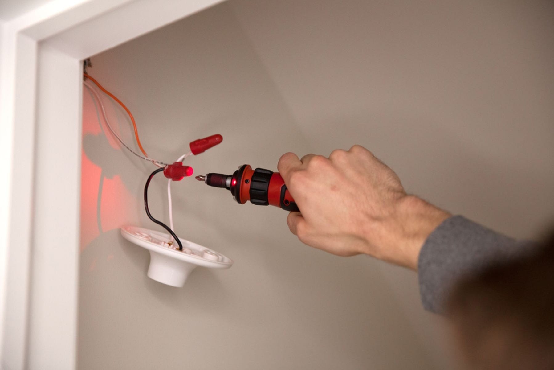 SKIL SD561201 Rechargeable 4V Screwdriver with Circuit Sensor Technology