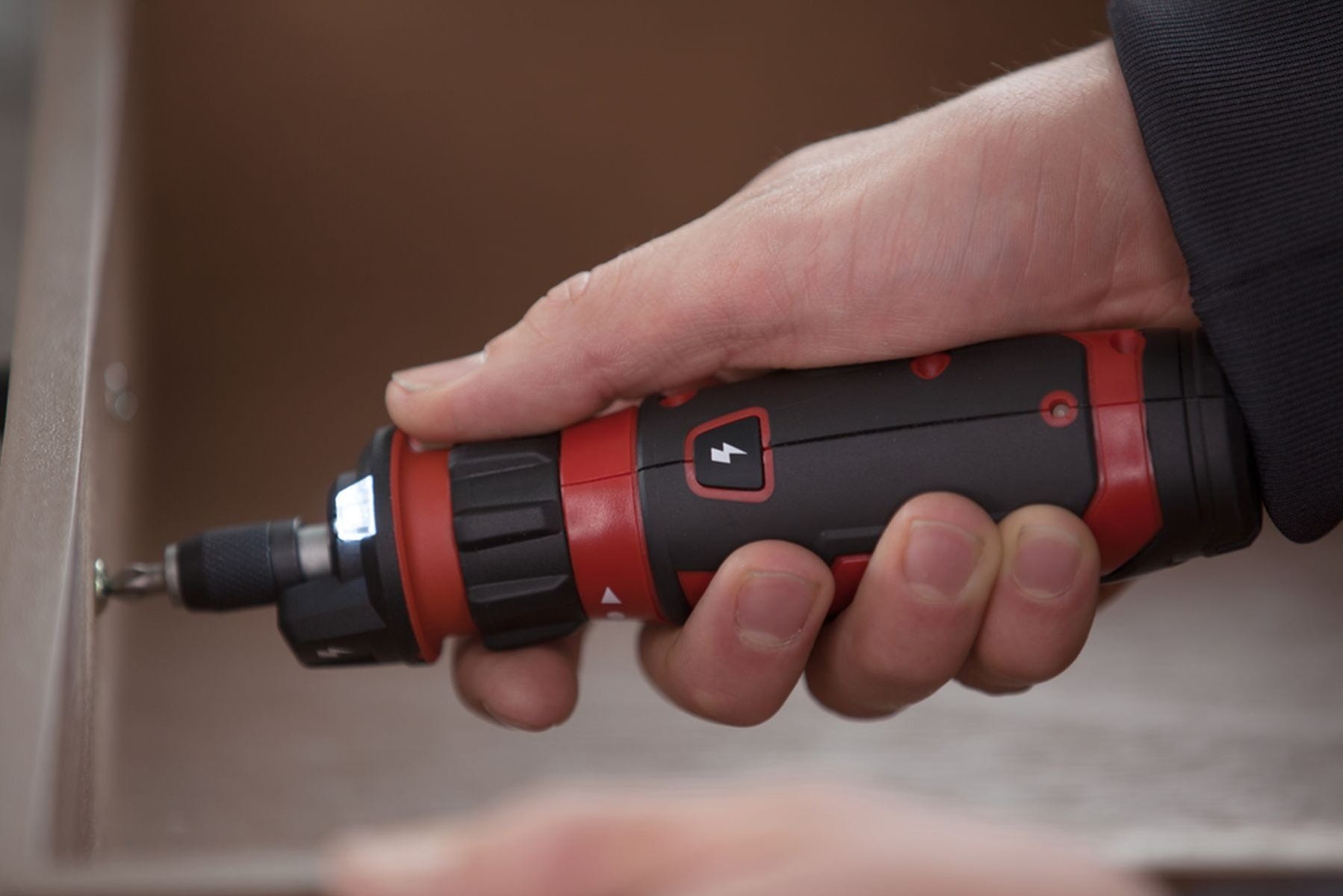 SKIL SD561201 Rechargeable 4V Screwdriver with Circuit Sensor Technology