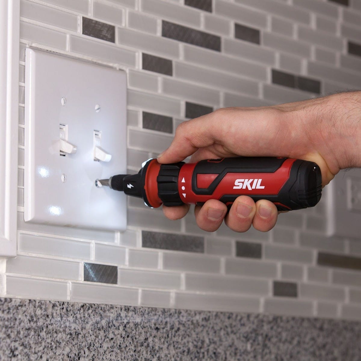 SKIL SD561201 Rechargeable 4V Screwdriver with Circuit Sensor Technology