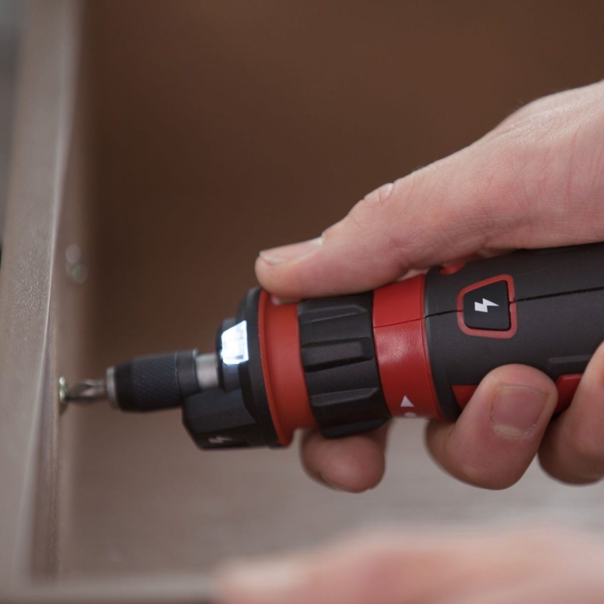SKIL SD561201 Rechargeable 4V Screwdriver with Circuit Sensor Technology