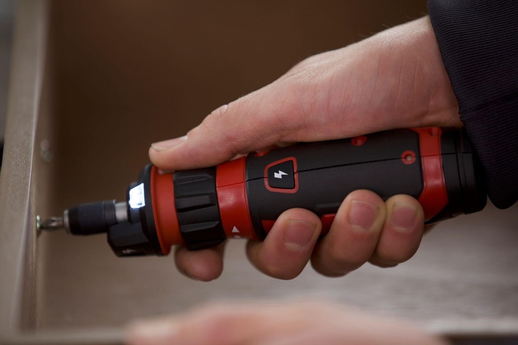 SKIL SD561201 Rechargeable 4V Screwdriver with Circuit Sensor Technology