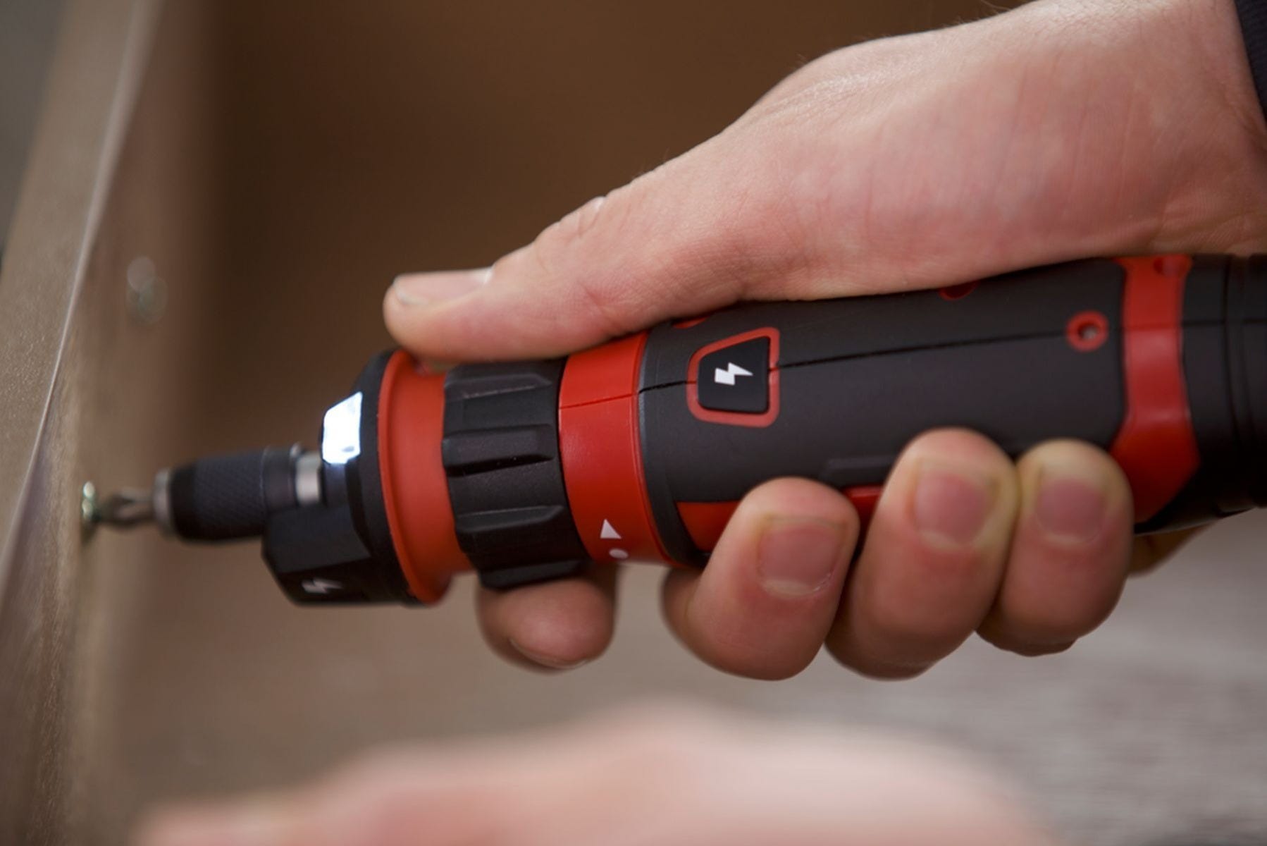SKIL SD561201 Rechargeable 4V Screwdriver with Circuit Sensor Technology