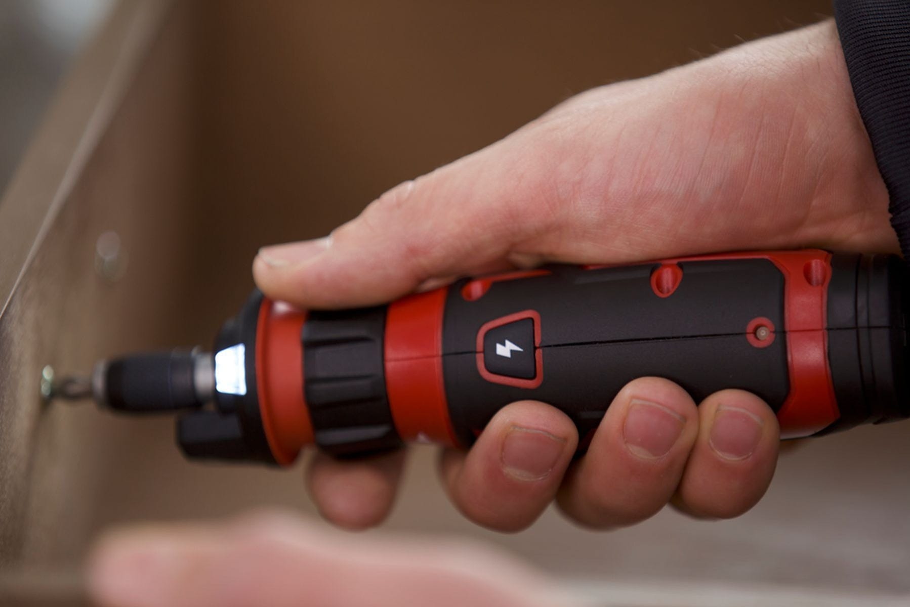 SKIL SD561201 Rechargeable 4V Screwdriver with Circuit Sensor Technology