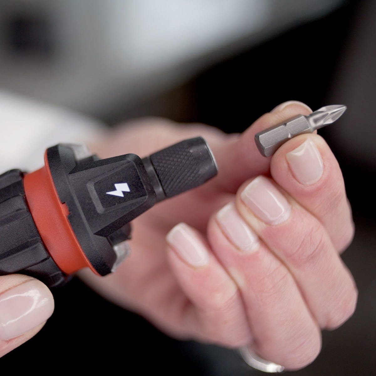 SKIL SD561201 Rechargeable 4V Screwdriver with Circuit Sensor Technology
