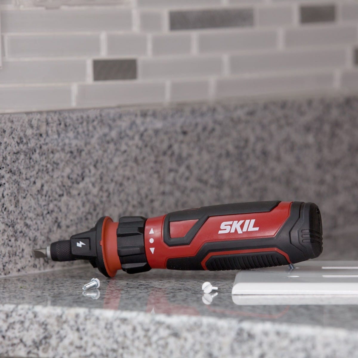 SKIL SD561201 Rechargeable 4V Screwdriver with Circuit Sensor Technology