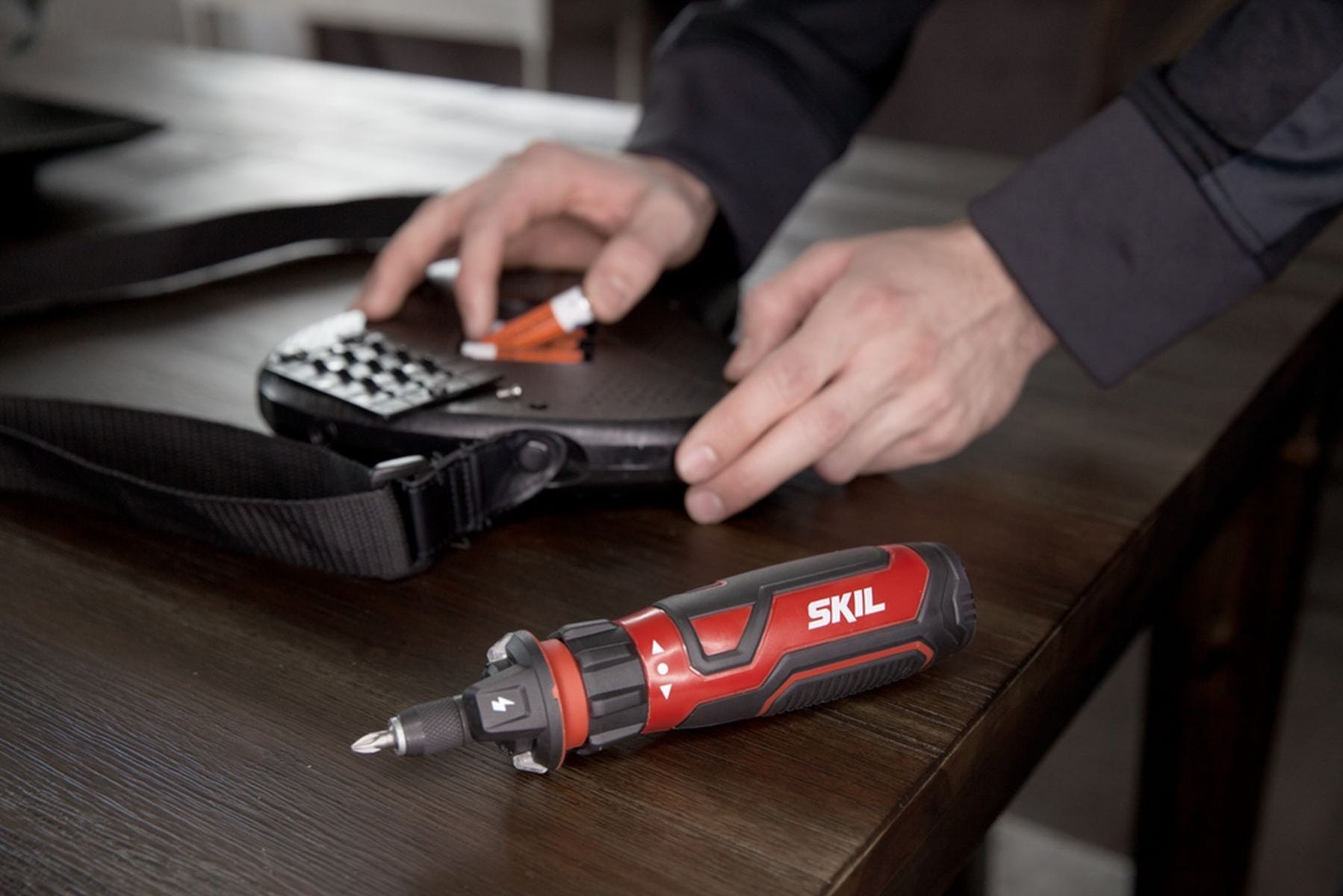 SKIL SD561201 Rechargeable 4V Screwdriver with Circuit Sensor Technology