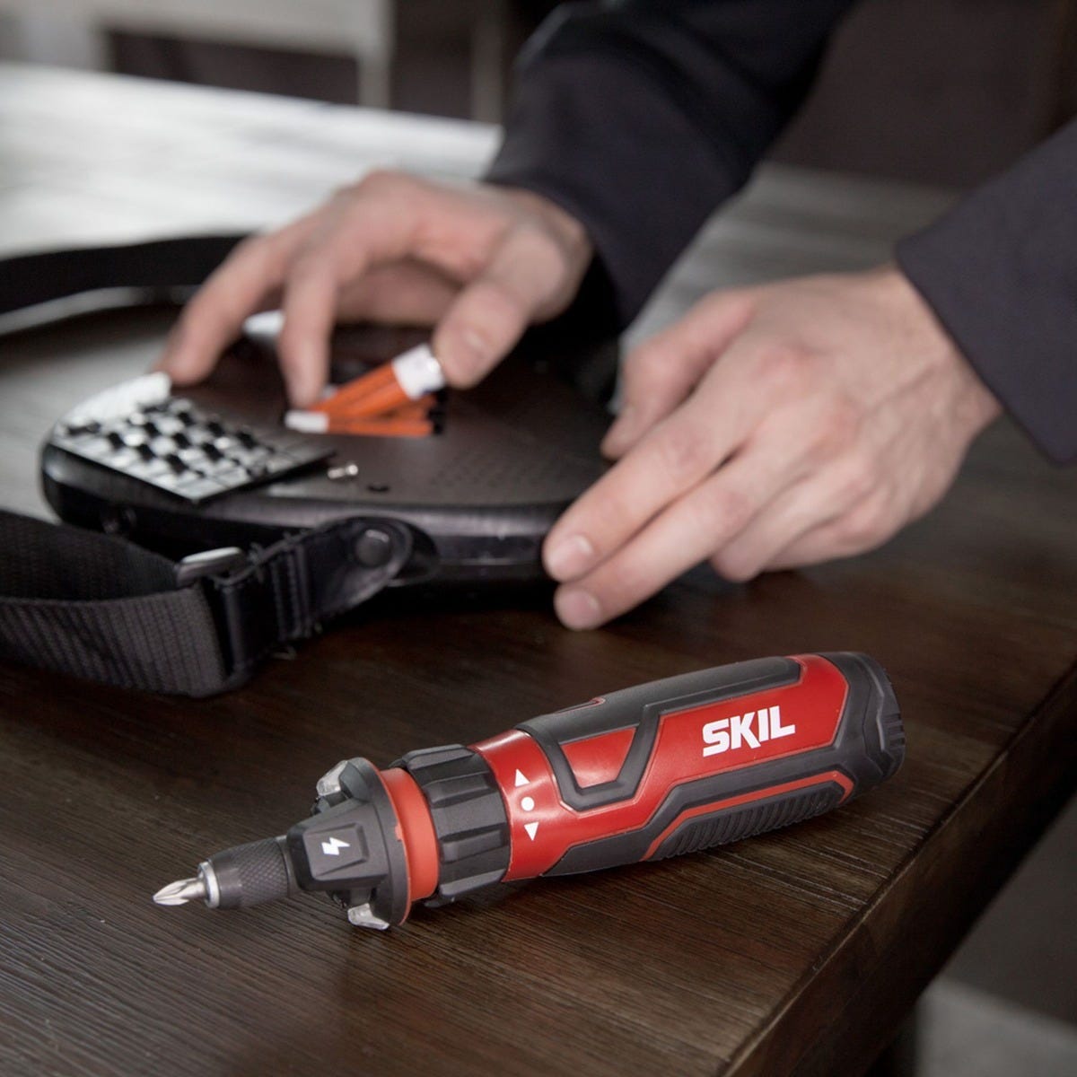 SKIL SD561201 Rechargeable 4V Screwdriver with Circuit Sensor Technology