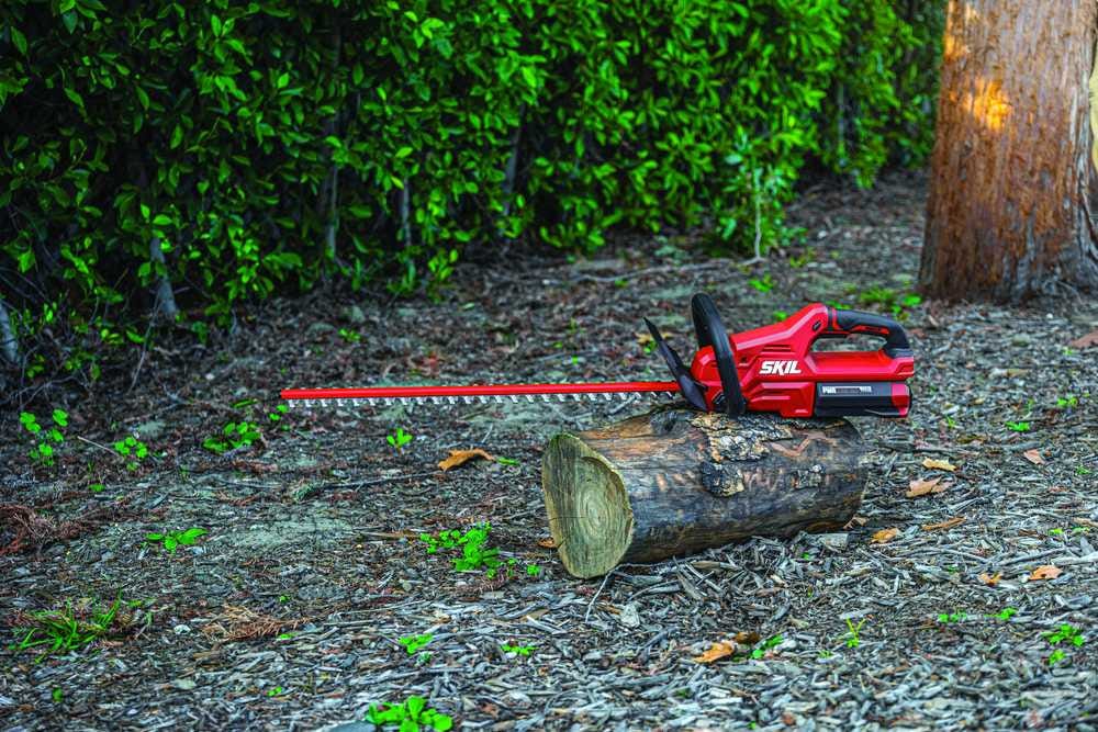 SKIL HT4221-10 PWRCore 40 Brushless 40V 24" Hedge Trimmer Kit