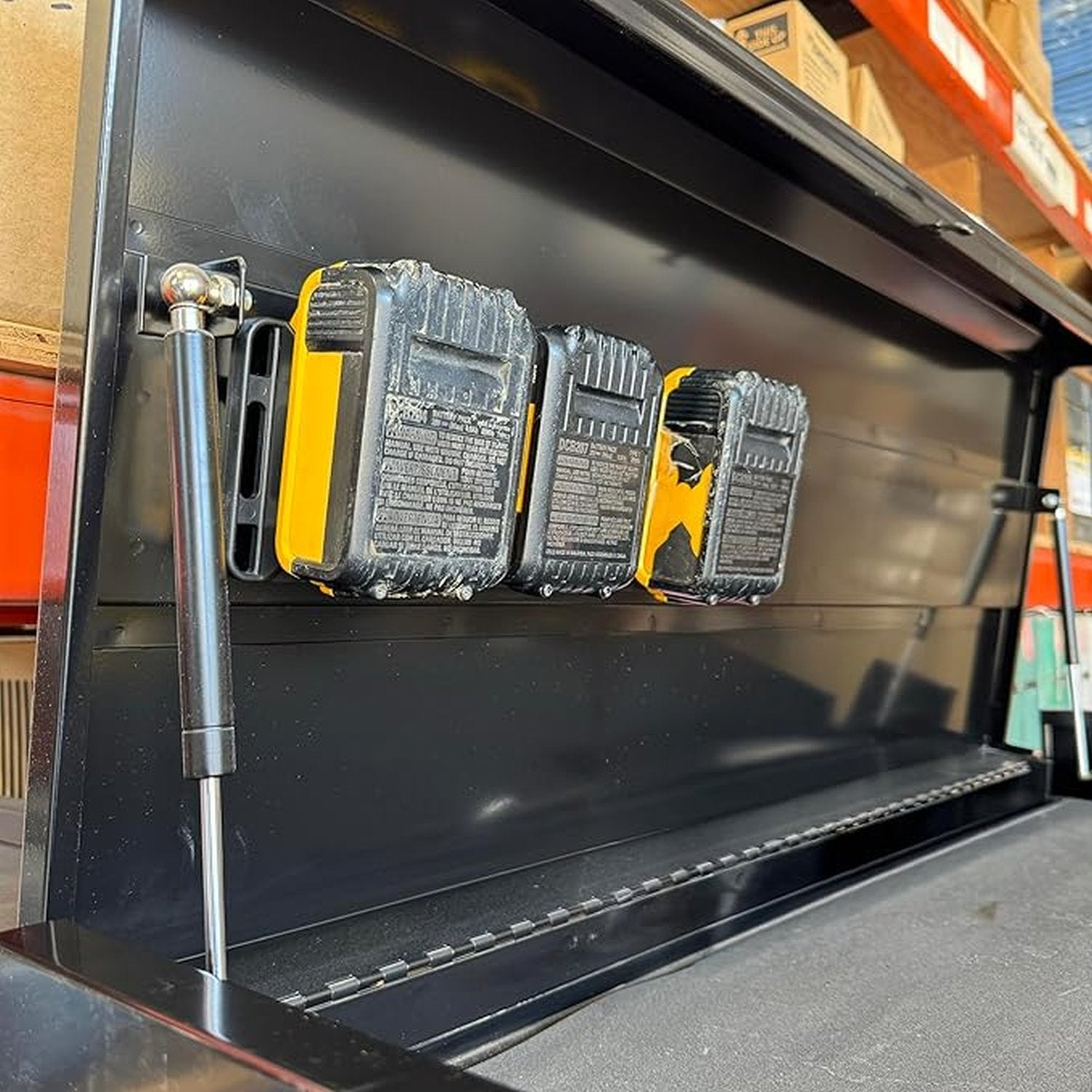 StealthMounts Magnetic Battery Holder for Dewalt 20/60V Batteries