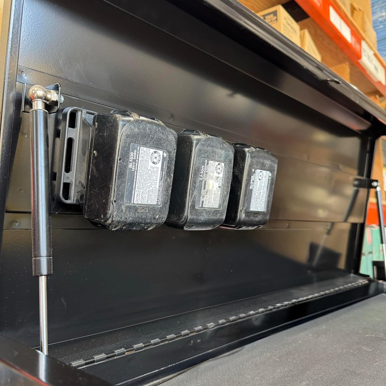 StealthMounts Magnetic Battery Holder for Makita 18V Batteries