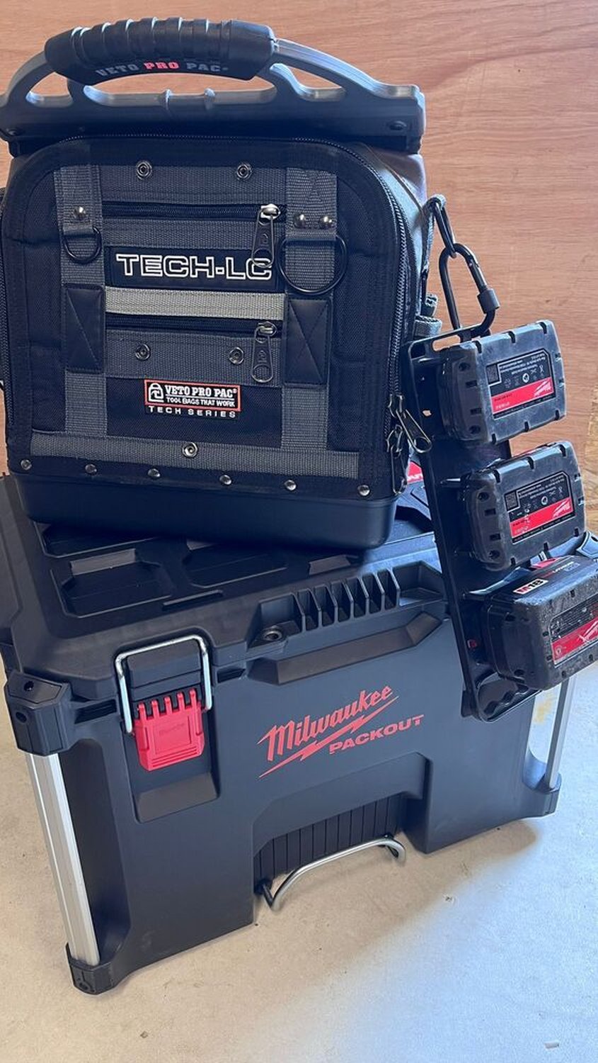 StealthMounts Battery Holder with Handle for Milwaukee M18 Batteries