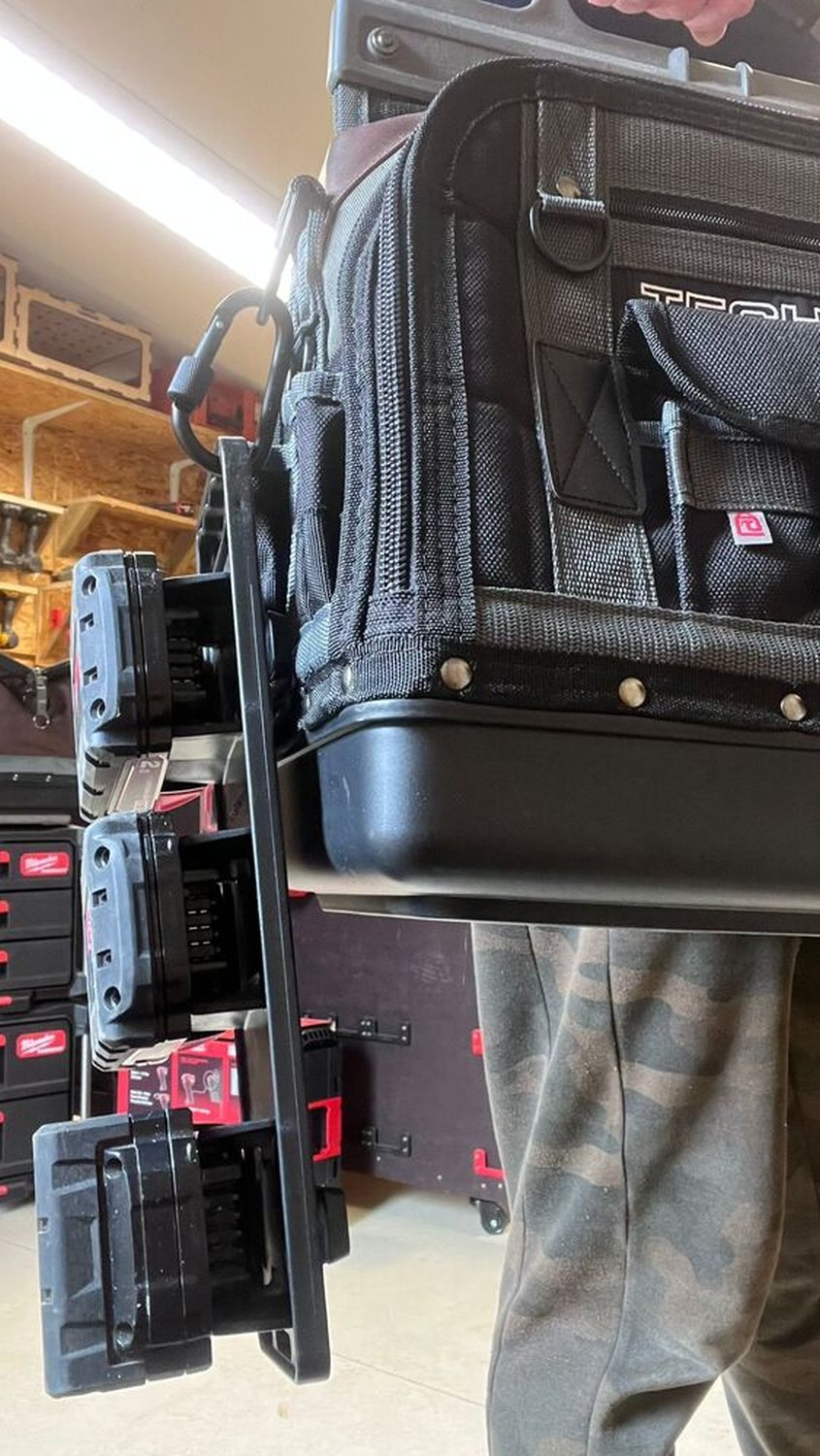 StealthMounts Battery Holder with Handle for Milwaukee M18 Batteries