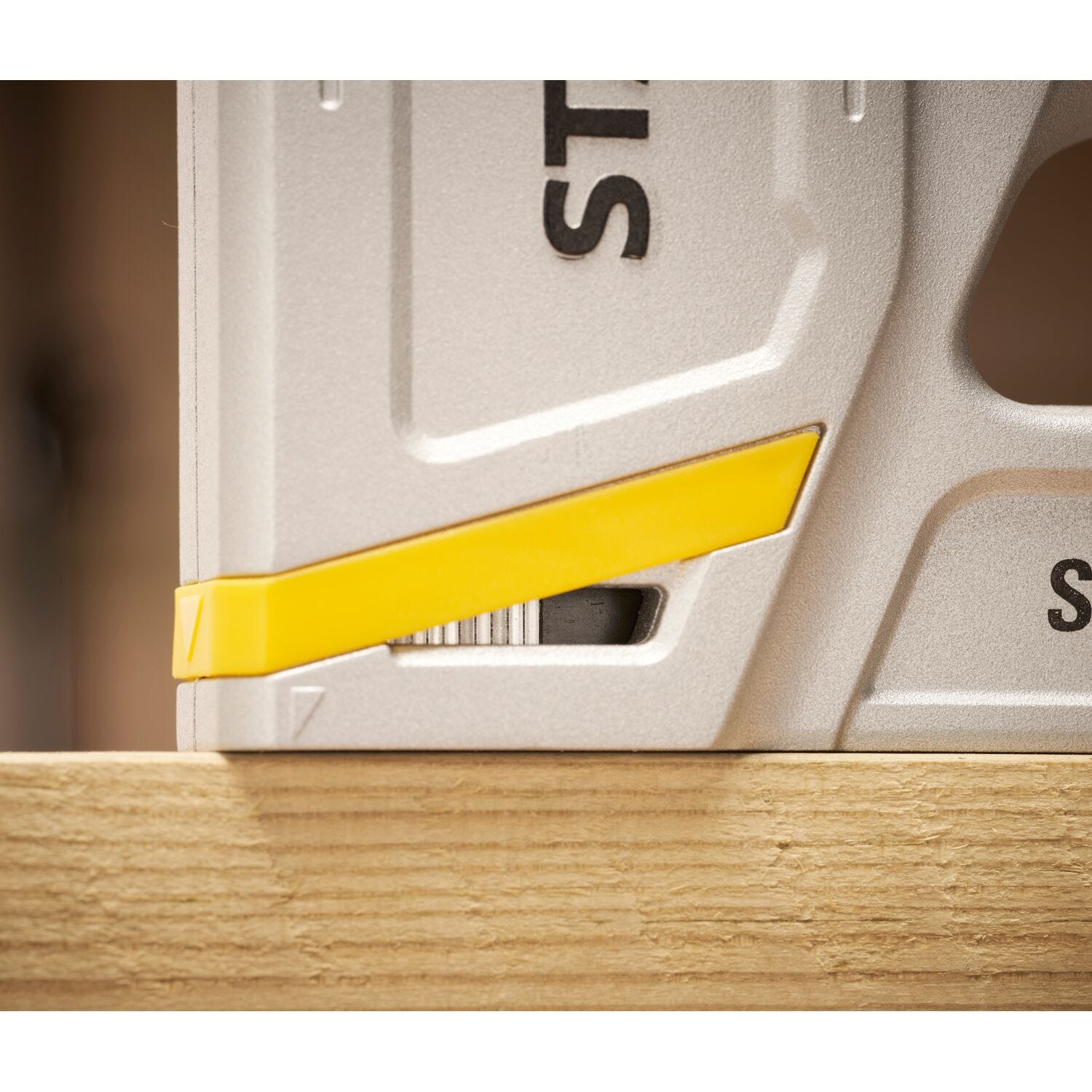 Stanley STHT70150 Aluminum Staple Gun
