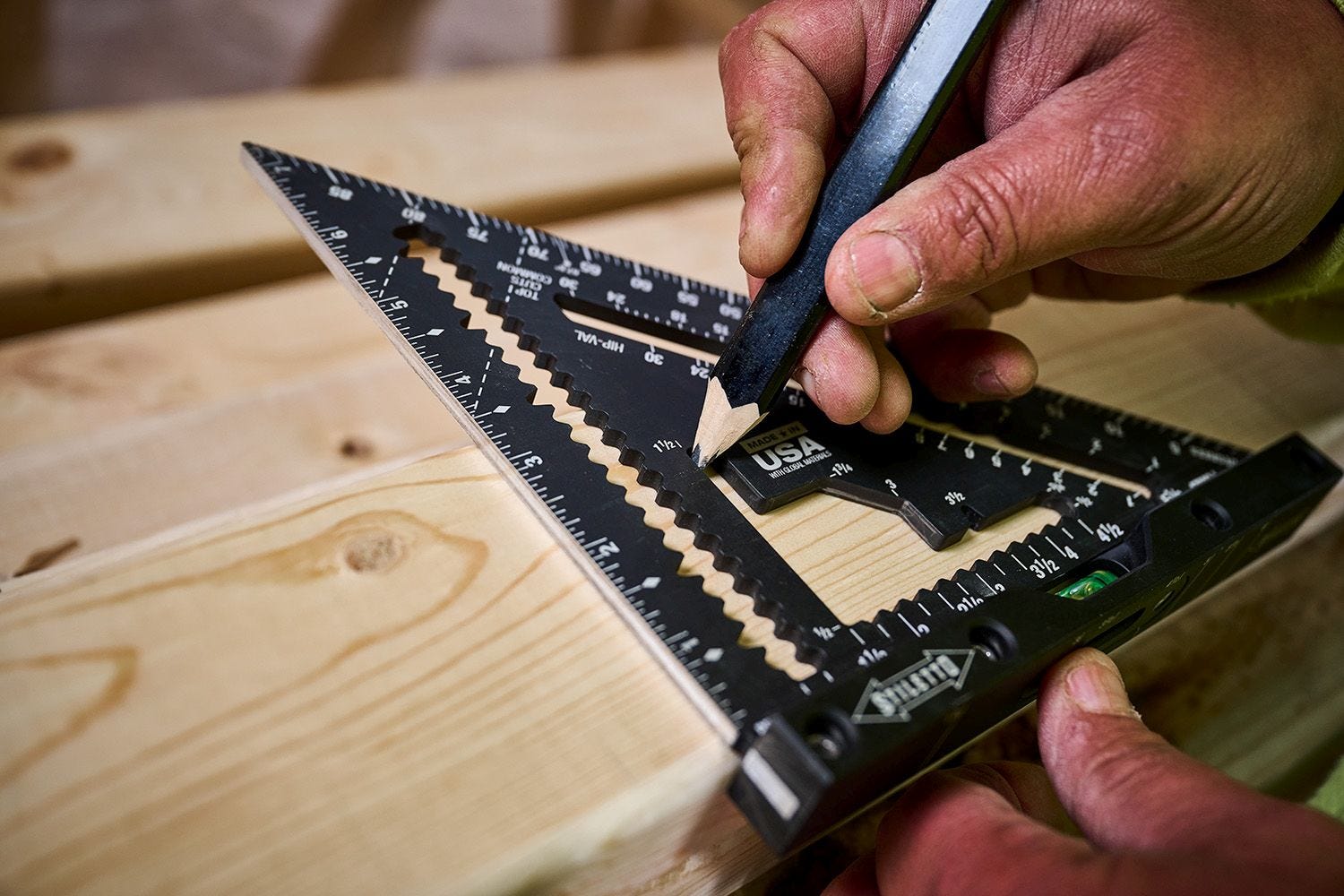 Stiletto STSQ7-L 7 in. Carpenter Square with Level