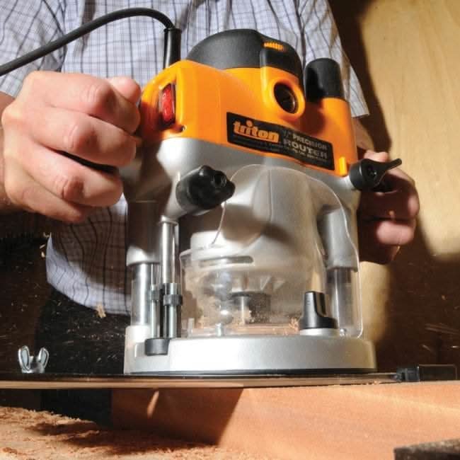 Triton TRA001 Dual Mode Precision 3-1/4 HP 2400W Plunge Router
