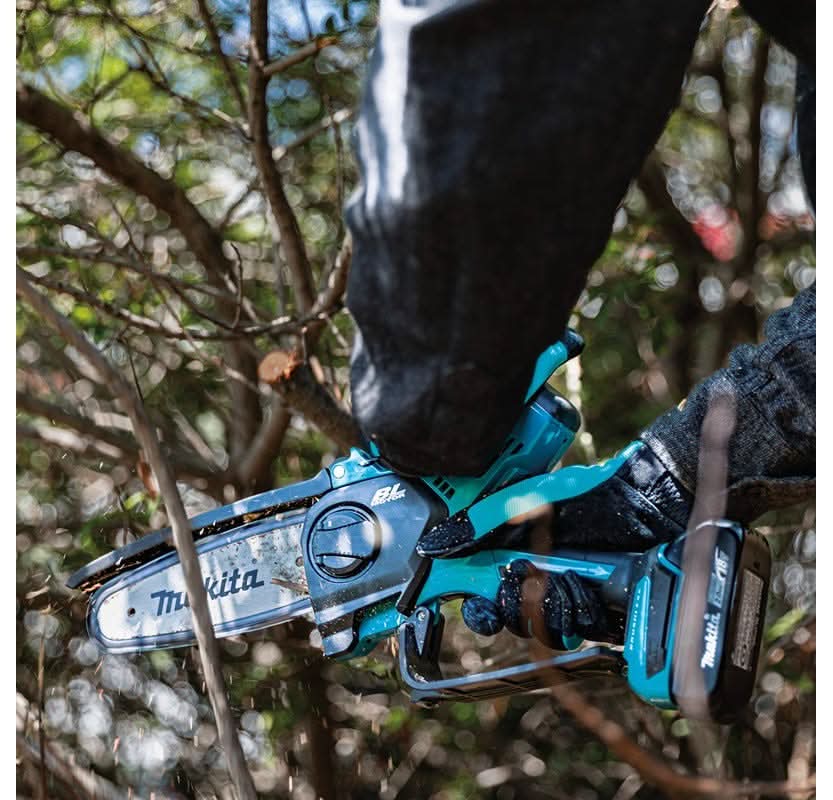 Makita 18V LXT Lithium-Ion Brushless 6" Pruning Saw with Holster and Battery and Charger Starter Pack (4.0Ah)