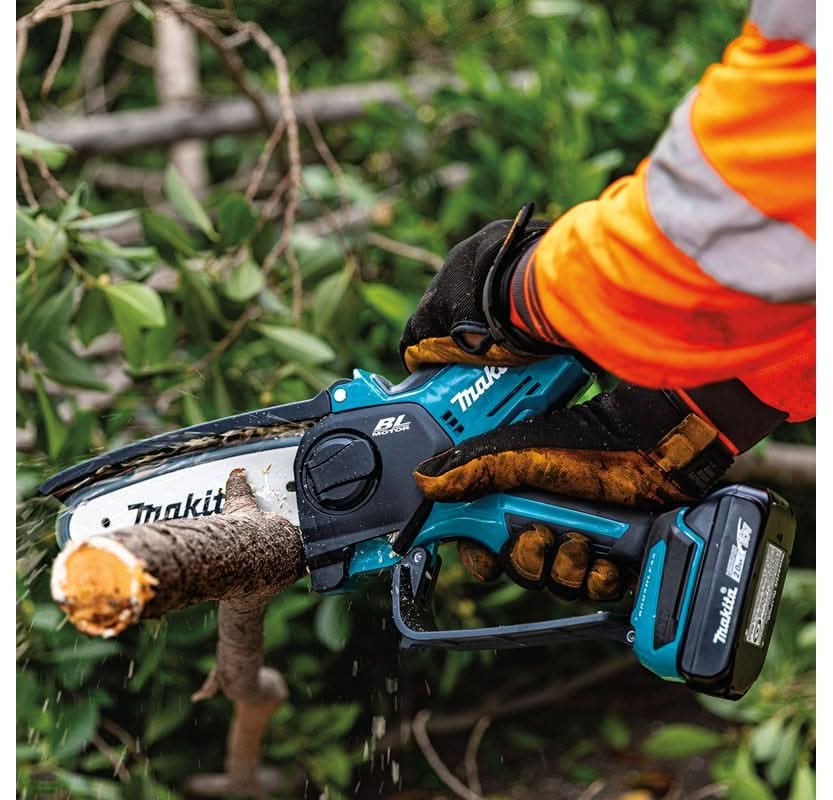 Makita 18V LXT Brushless 6 in. Pruning Saw with 18V 4.0Ah Battery & Charger Starter Pack