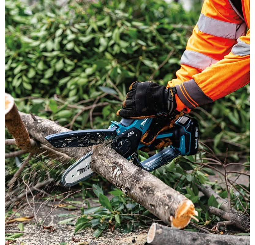 Makita 18V LXT Lithium-Ion Brushless 6" Pruning Saw with Holster and Battery and Charger Starter Pack (4.0Ah)
