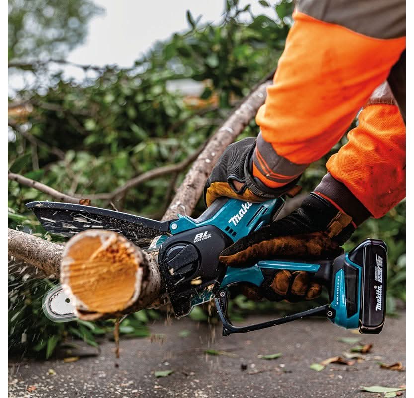Makita 18V LXT Lithium-Ion Brushless 6" Pruning Saw with Holster and Battery and Charger Starter Pack (4.0Ah)