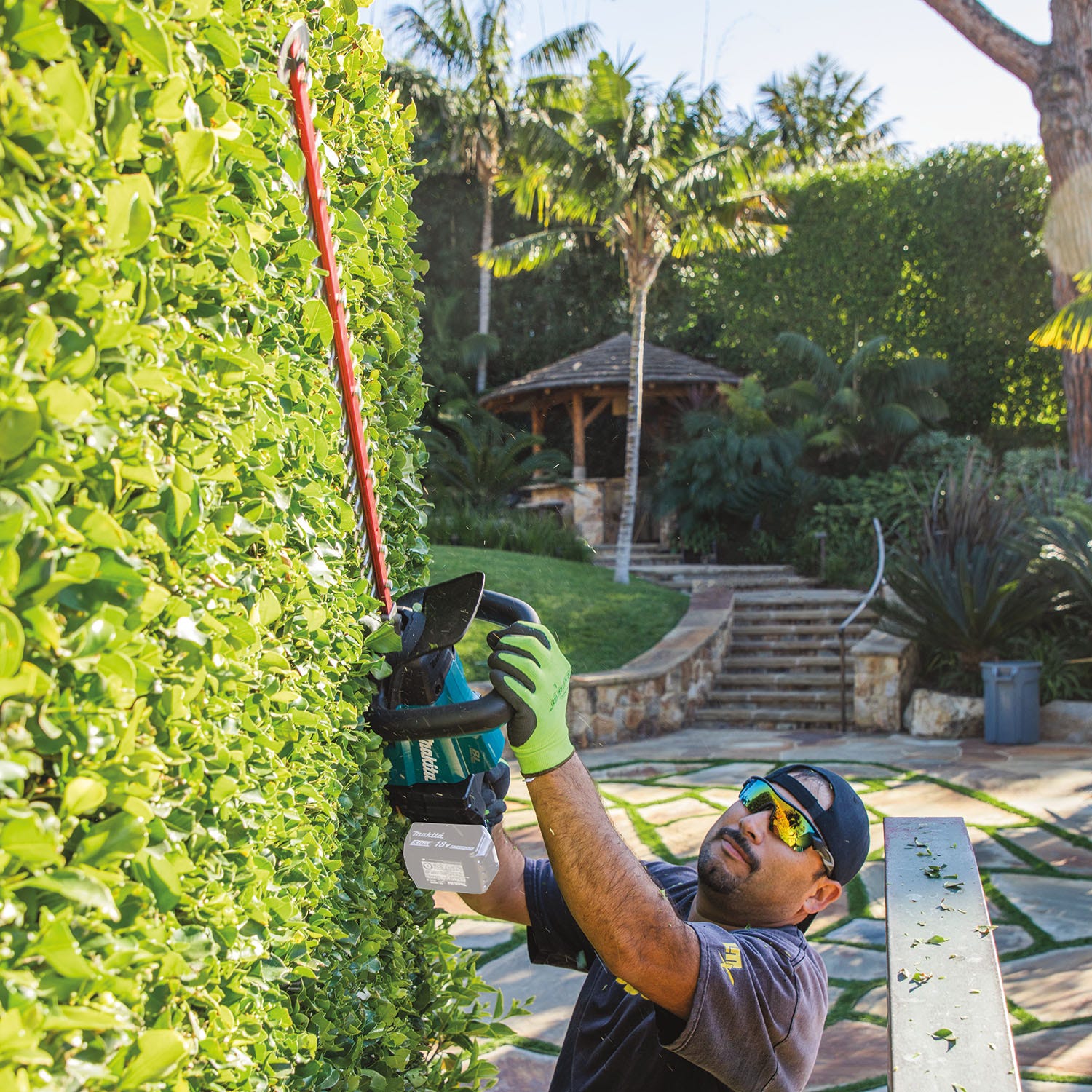 Makita XHU07Z 18V LXT Lithium-Ion Brushless Cordless 24" Hedge Trimmer, Tool Only