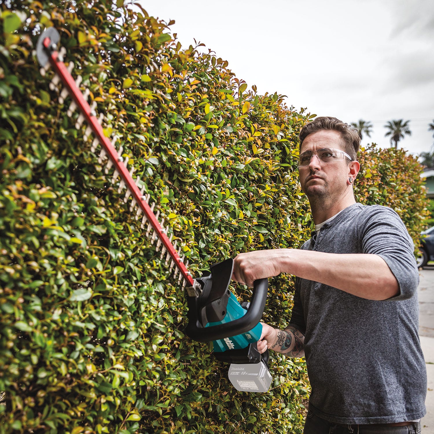 Makita XHU07Z 18V LXT Lithium-Ion Brushless Cordless 24" Hedge Trimmer, Tool Only