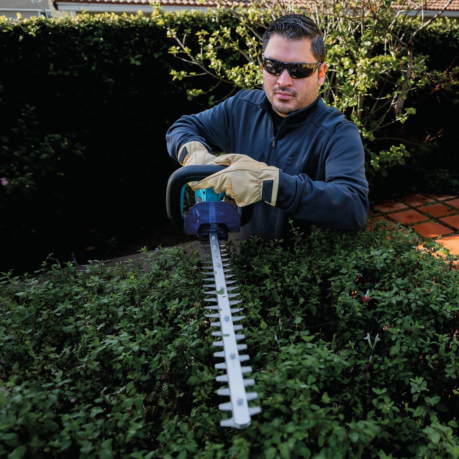 Makita XHU10Z 18V LXT Lithium-Ion Cordless 24" Hedge Trimmer, Tool Only