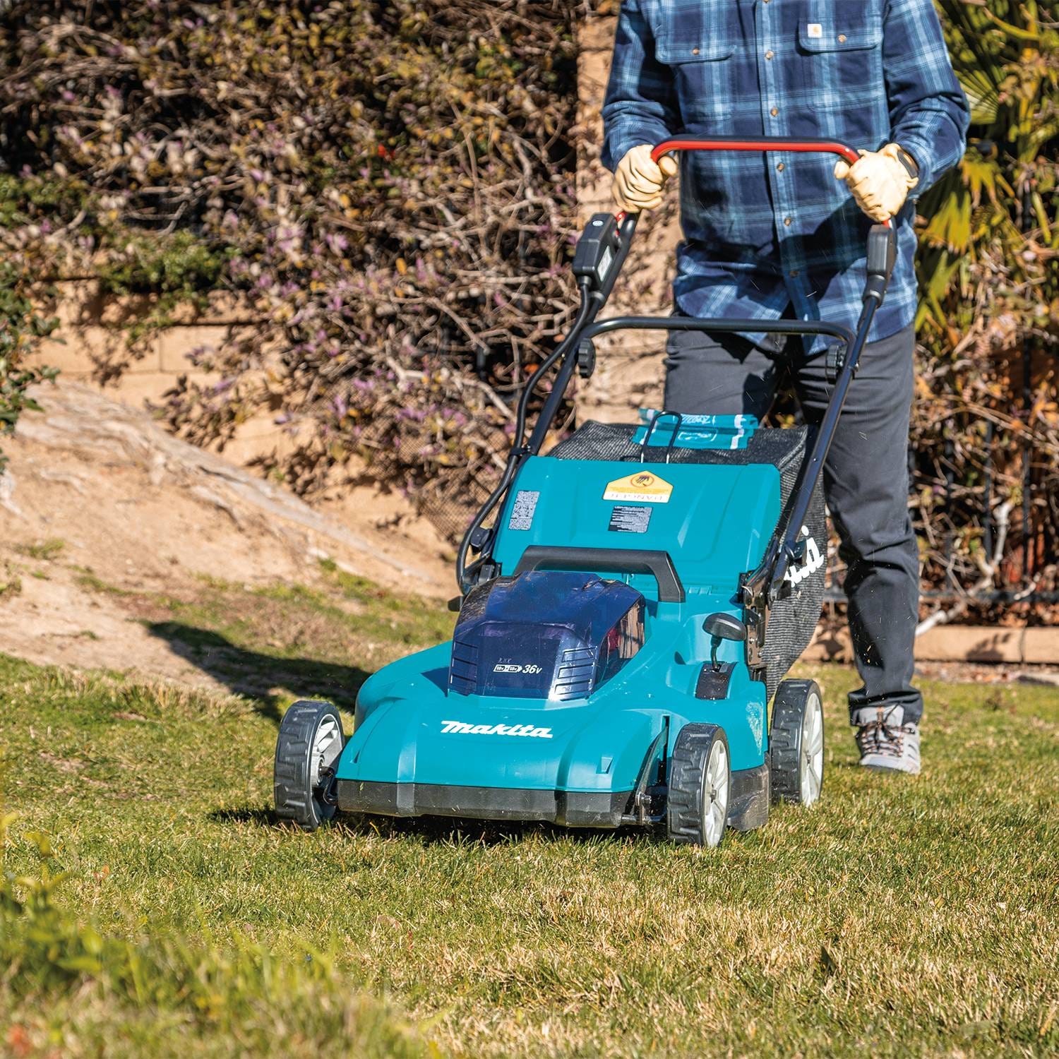 Makita XML13CM1 Makita XML13CM1 36V (18V X2) LXT 19" Lawn Mower Kit with 4 Batteries (4.0Ah)