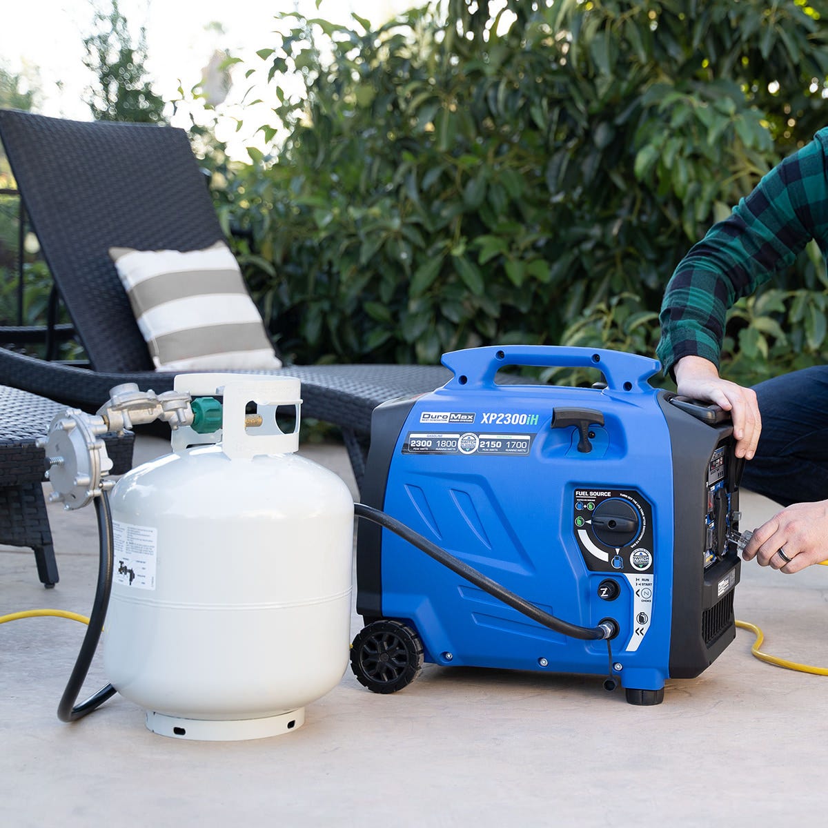 DuroMax XP2300iH 2,300-Watt 80cc Dual Fuel Digital Inverter Hybrid Portable Generator