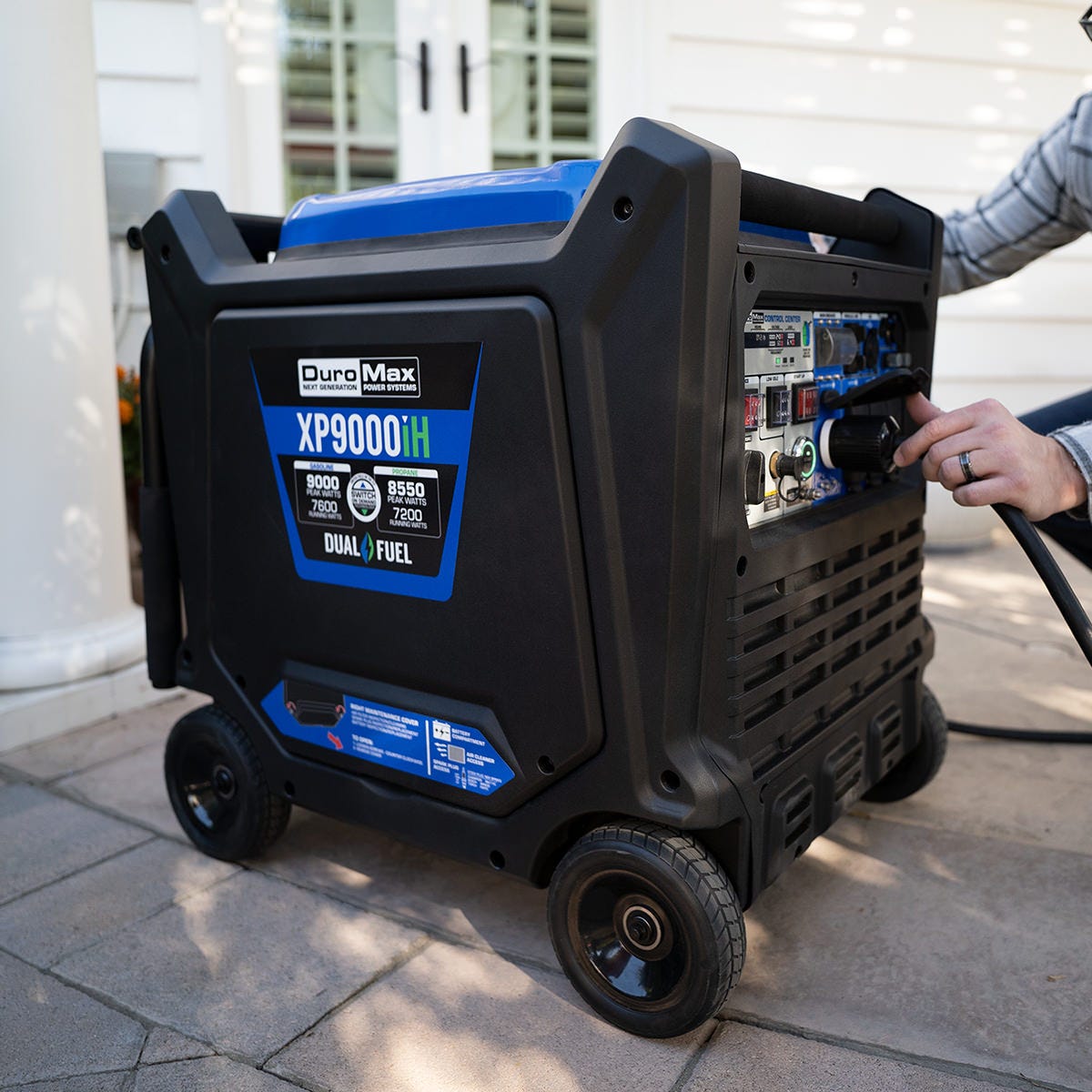 DuroMax XP9000iH 9,000-Watt 459cc Dual Fuel Digital Inverter Hybrid Portable Generator