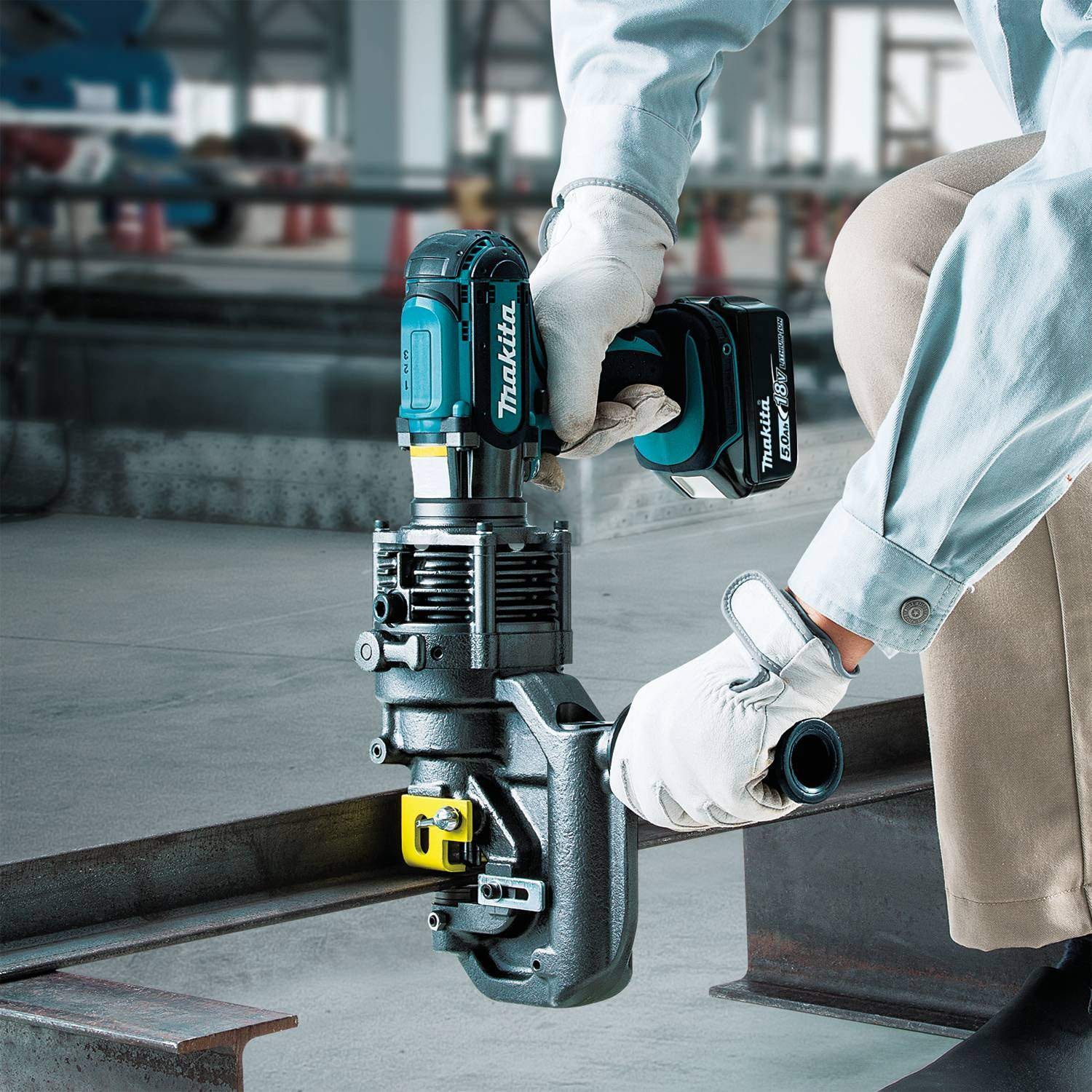 Makita XPP01T1K 18V LXT Lithium-Ion Cordless 5/16" Metal Hole Puncher Kit (5.0Ah)