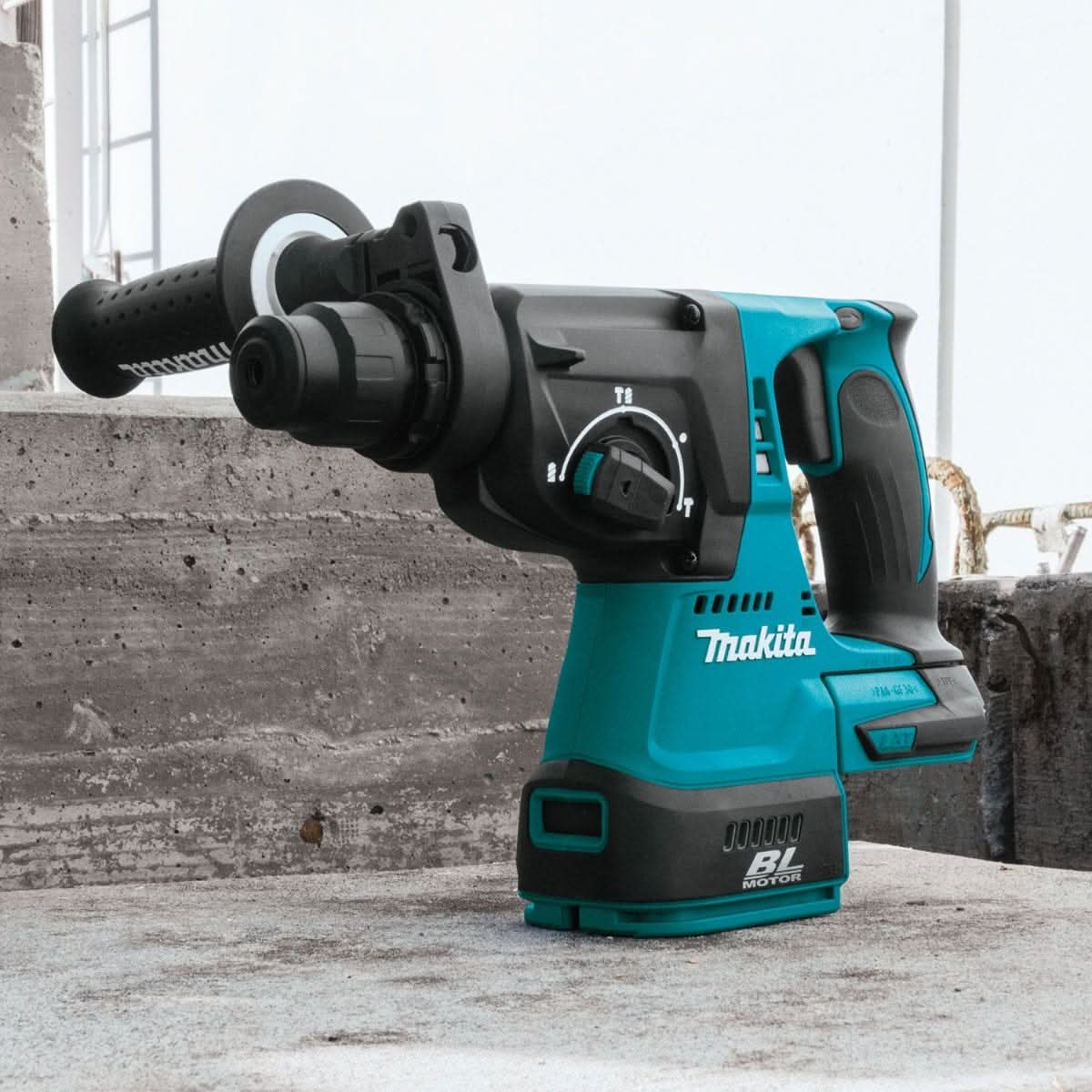 Makita XRH01Z 18V LXT Brushless Cordless 1