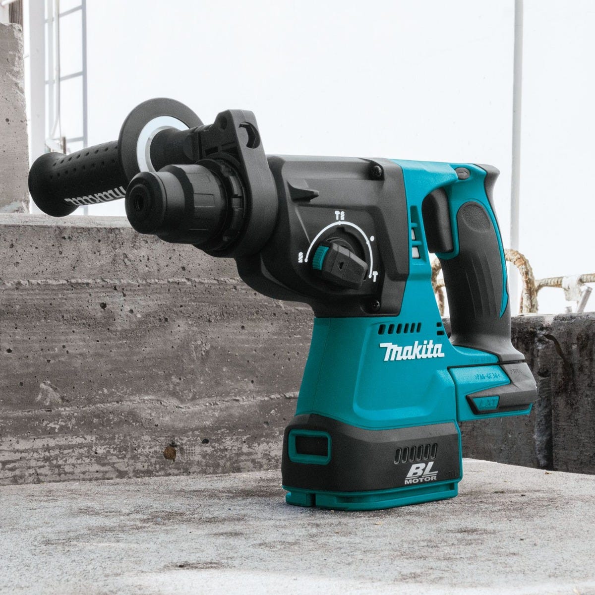 Makita XRH01Z 18V LXT  Brushless Cordless 1" Rotary Hammer, Tool Only