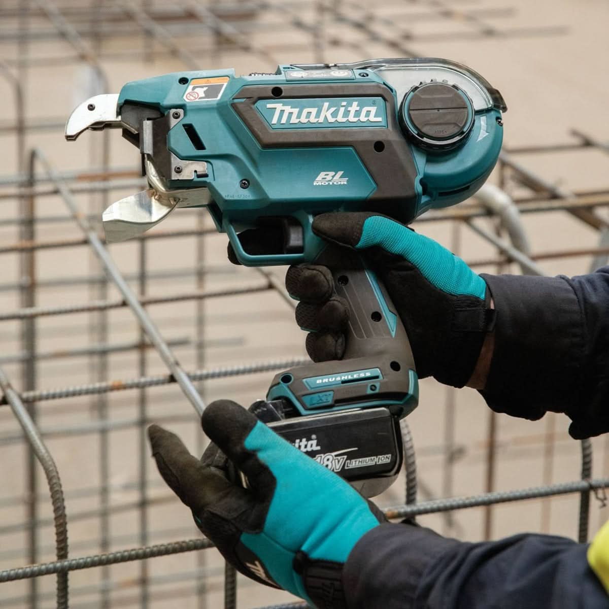 Makita XRT02TK 18V LXT Brushless Cordless Deep Capacity Rebar Tying Tool with Steel Tie Wire 50-Pack, 5.0Ah Kit