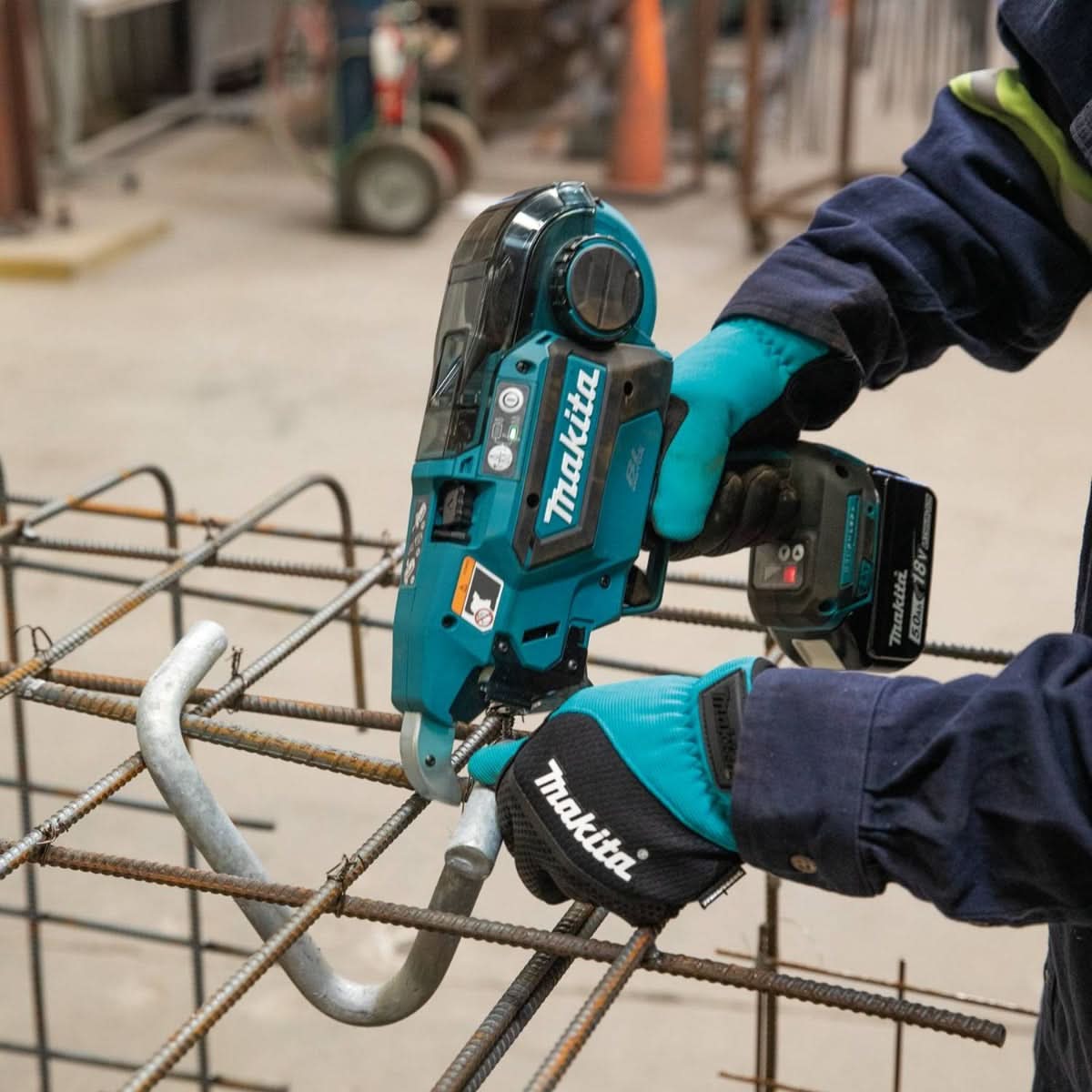 Makita XRT02TK 18V LXT Brushless Cordless Deep Capacity Rebar Tying Tool with Steel Tie Wire 50-Pack, 5.0Ah Kit