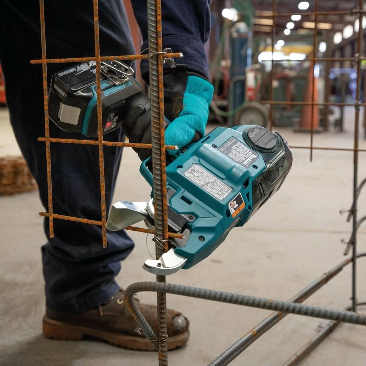 Makita XRT02TK 18V LXT Brushless Cordless Deep Capacity Rebar Tying Tool with Steel Tie Wire 50-Pack, 5.0Ah Kit