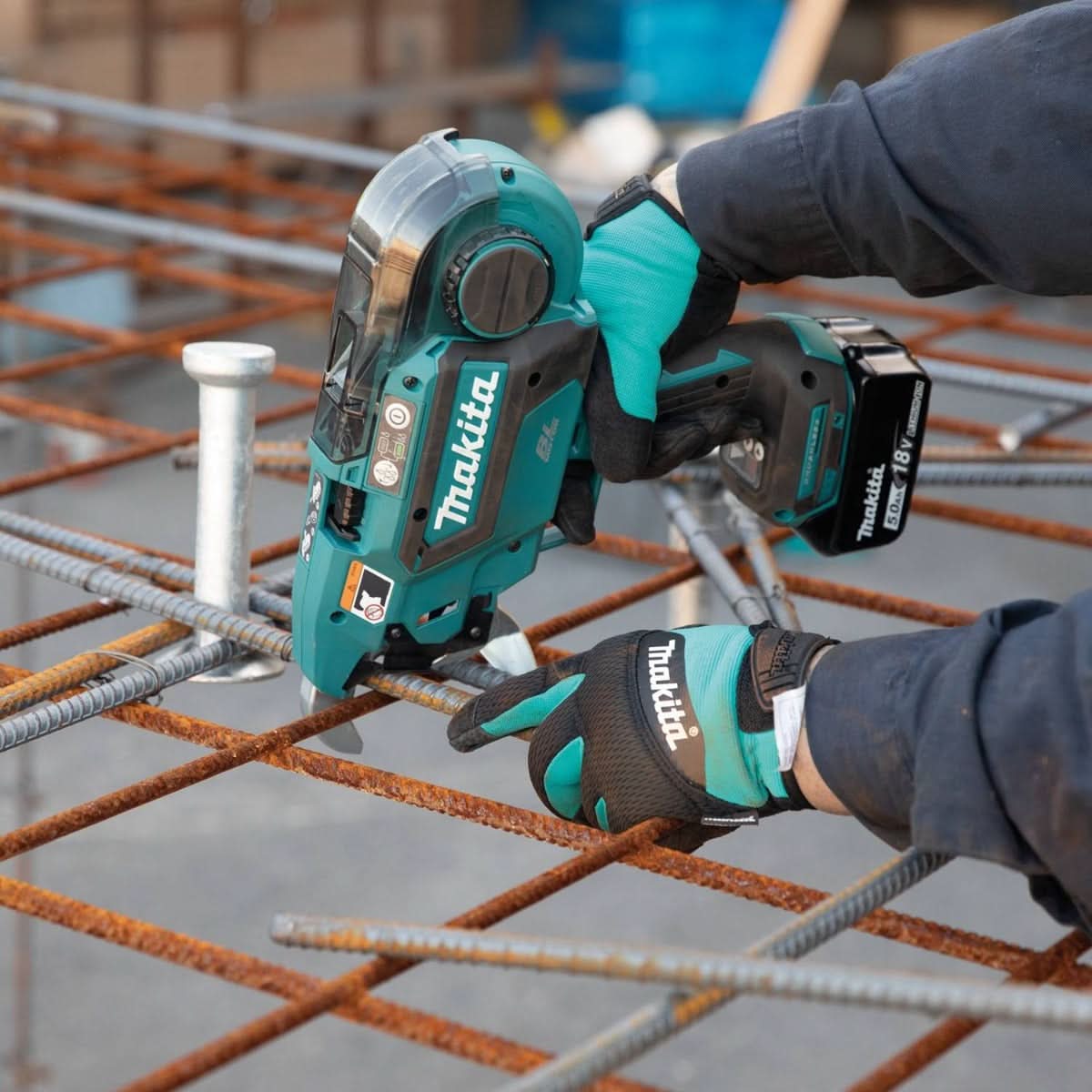 Makita XRT02TK 18V LXT Brushless Cordless Deep Capacity Rebar Tying Tool with Steel Tie Wire 50-Pack, 5.0Ah Kit