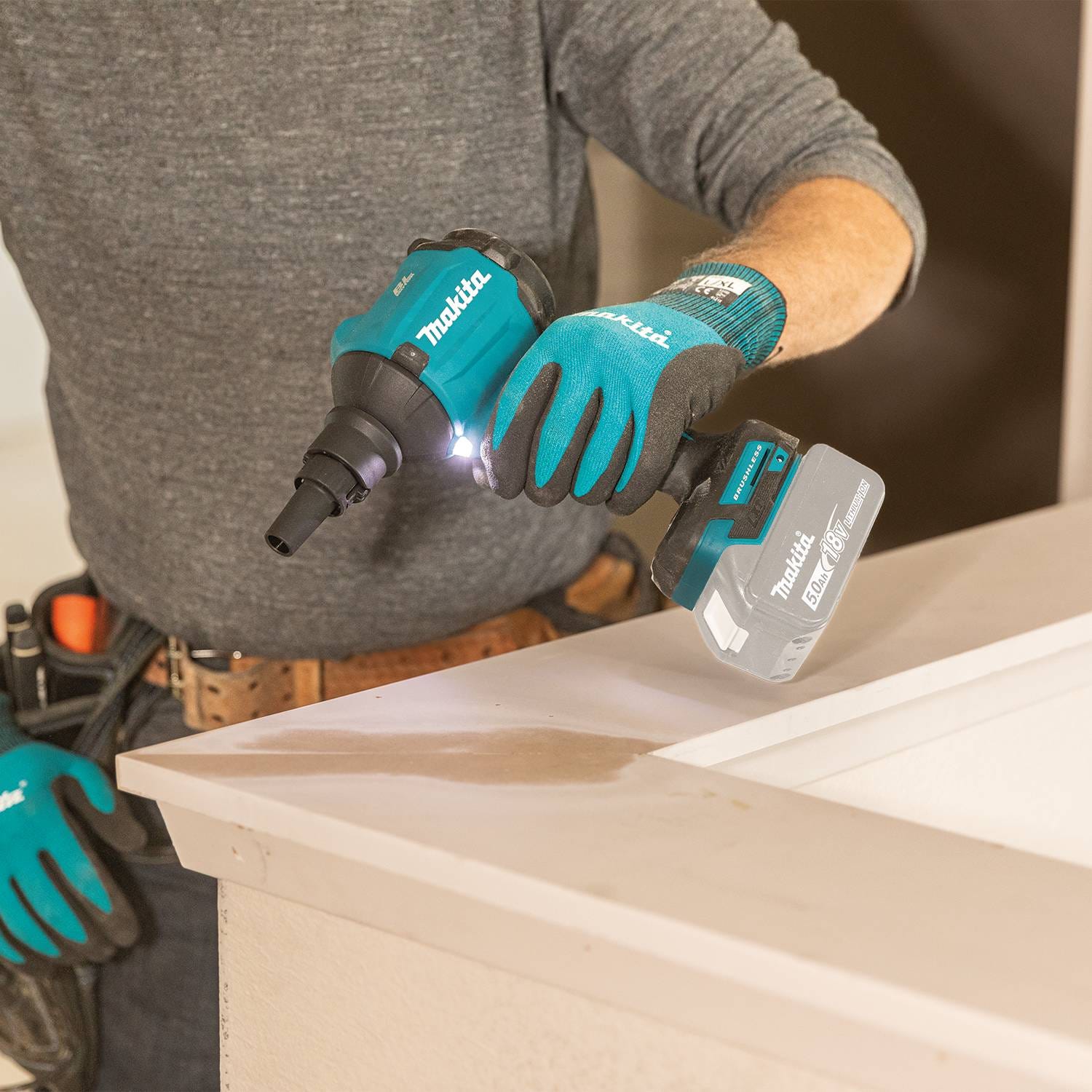 Makita XSA01Z 18V LXT Brushless Cordless High Speed Blower/Inflator, Tool Only