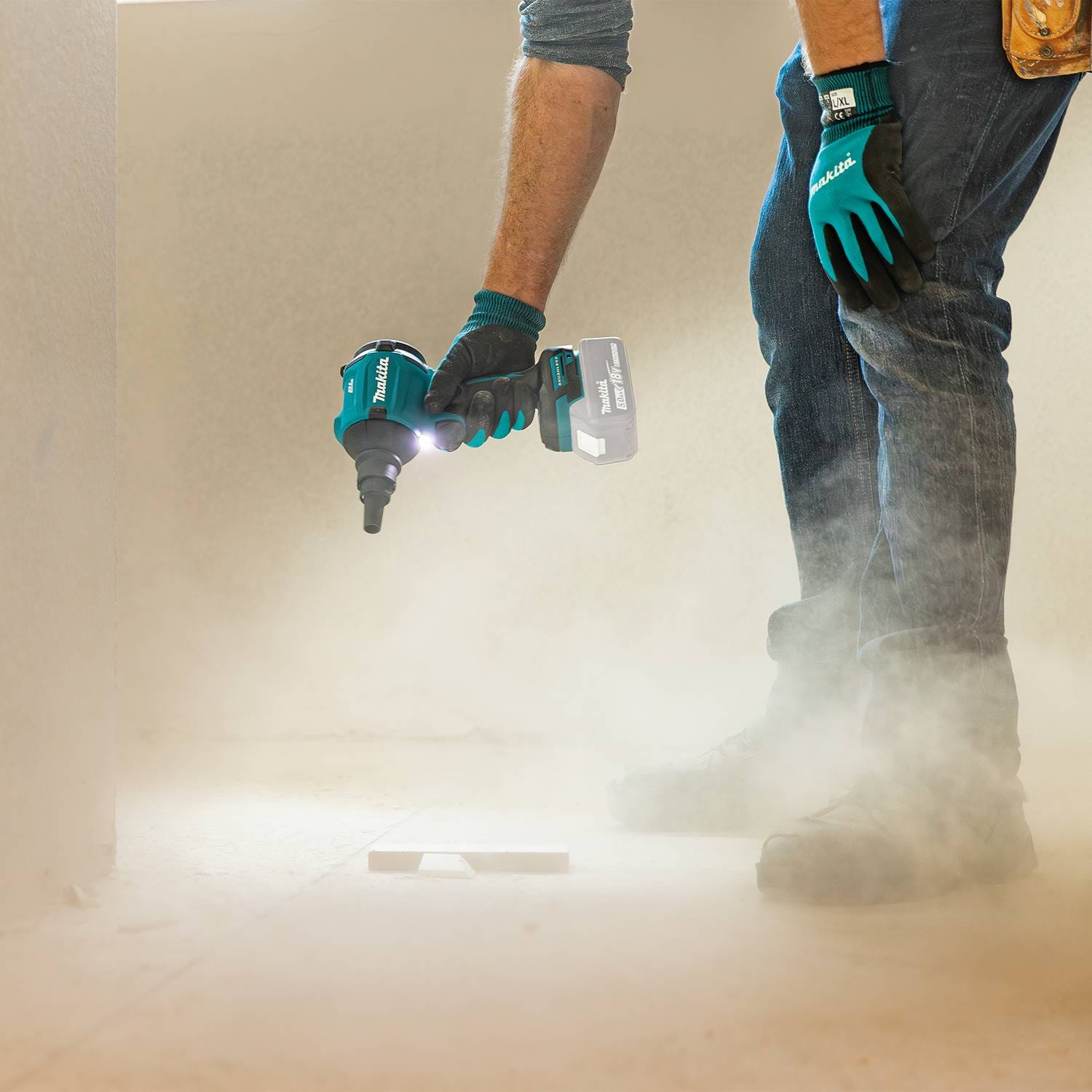Makita XSA01Z 18V LXT Brushless Cordless High Speed Blower/Inflator, Tool Only