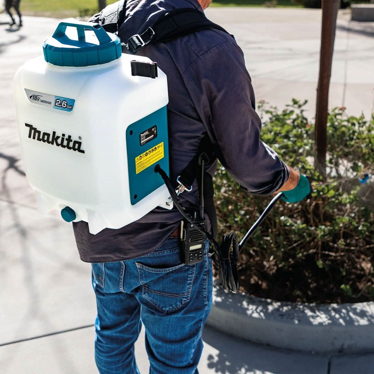 garden sprayer makita Makita XSU01Z 18V LXT Lithium-Ion Cordless 2.6 Gallon Backpack Sprayer (Tool Only)