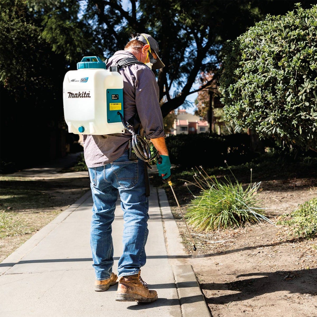 Makita XSU01Z 18V LXT Lithium-Ion Cordless 2.6 Gallon Backpack Sprayer, Tool Only